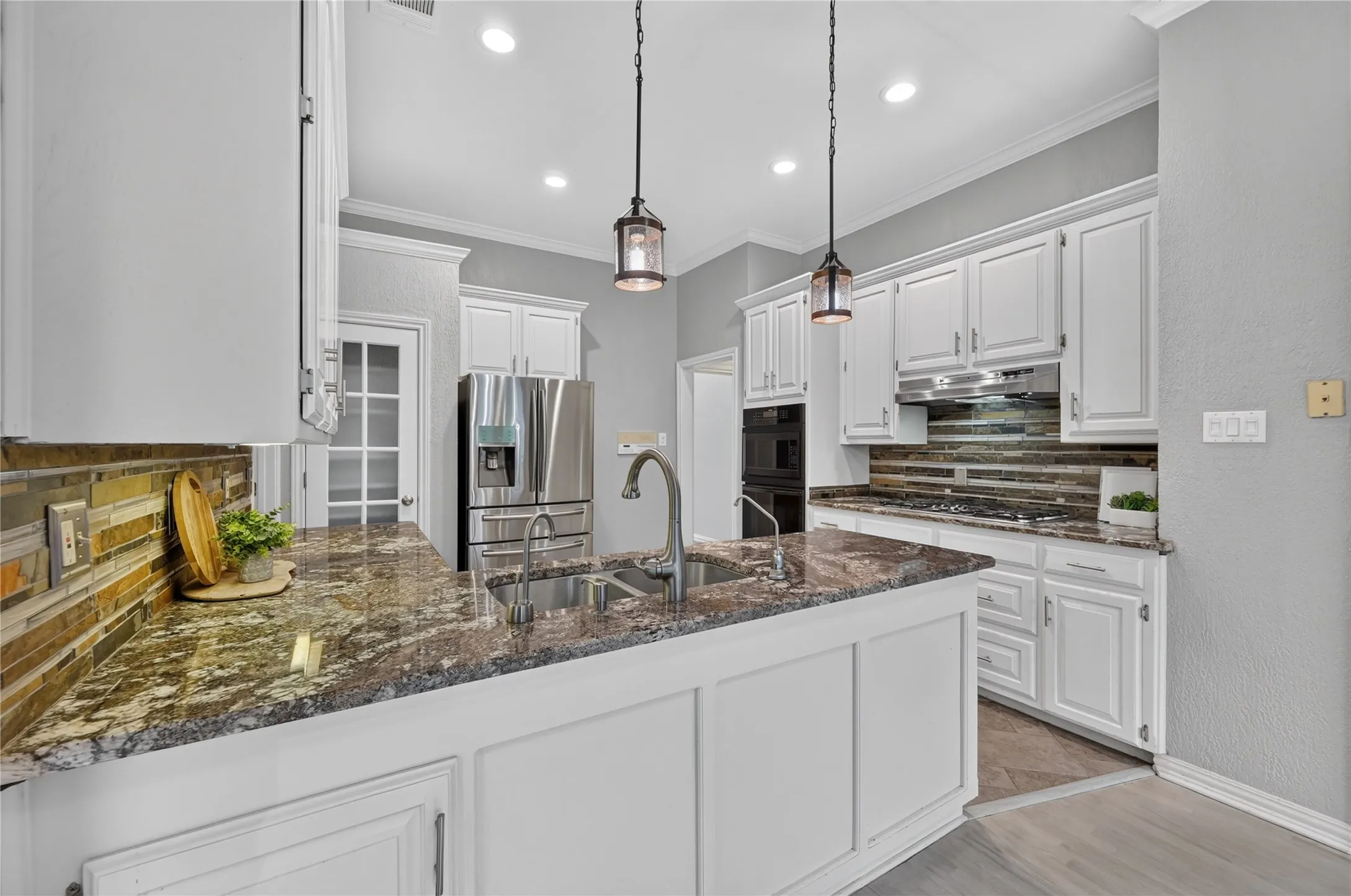 Single Family Residence For Rent in Tarrant County , 909 San Saba Drive, Southlake, Texas 76092, 4 Bedroom, 3 Bathroom, 2 Garage spaces, 2,330 Sqft, built in 1985, mls#21335188, Real Estate Agent in Southlake, Homes For Rent in Tarrant county, Homes For Rent in Southlake, Realtor in Southlake Texas, Real Estate Brokerage Independent Realty Texas, Luminita Cordes Realtor