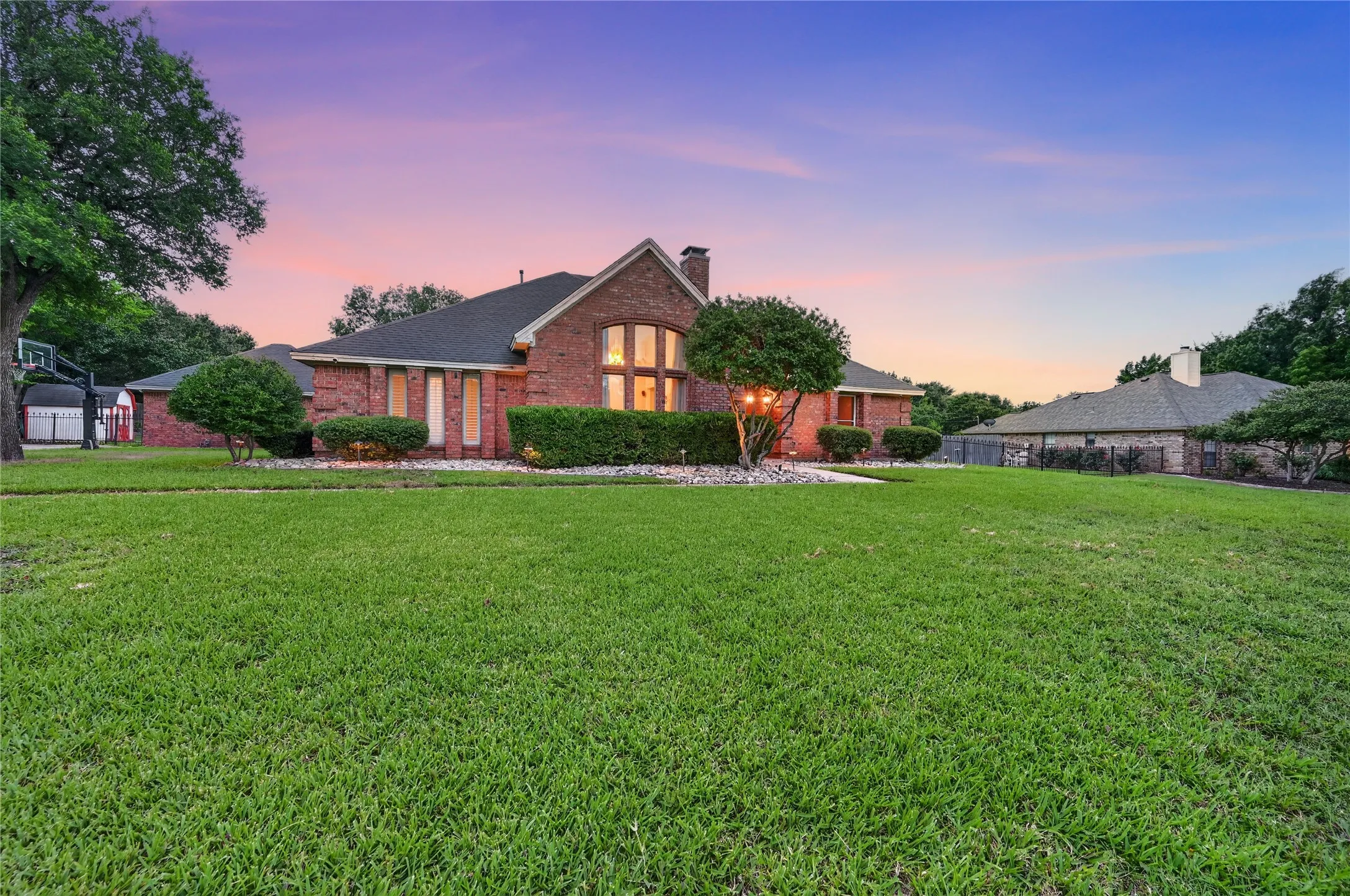 Single Family Residence For Rent in Tarrant County , 909 San Saba Drive, Southlake, Texas 76092, 4 Bedroom, 3 Bathroom, 2 Garage spaces, 2,330 Sqft, built in 1985, mls#21335188, Real Estate Agent in Southlake, Homes For Rent in Tarrant county, Homes For Rent in Southlake, Realtor in Southlake Texas, Real Estate Brokerage Independent Realty Texas, Luminita Cordes Realtor
