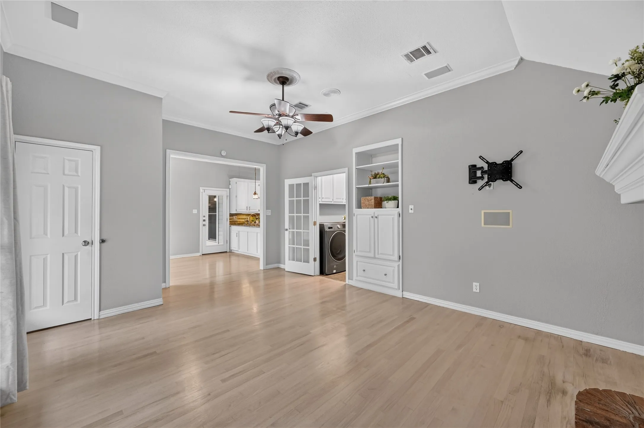 Single Family Residence For Rent in Tarrant County , 909 San Saba Drive, Southlake, Texas 76092, 4 Bedroom, 3 Bathroom, 2 Garage spaces, 2,330 Sqft, built in 1985, mls#21335188, Real Estate Agent in Southlake, Homes For Rent in Tarrant county, Homes For Rent in Southlake, Realtor in Southlake Texas, Real Estate Brokerage Independent Realty Texas, Luminita Cordes Realtor