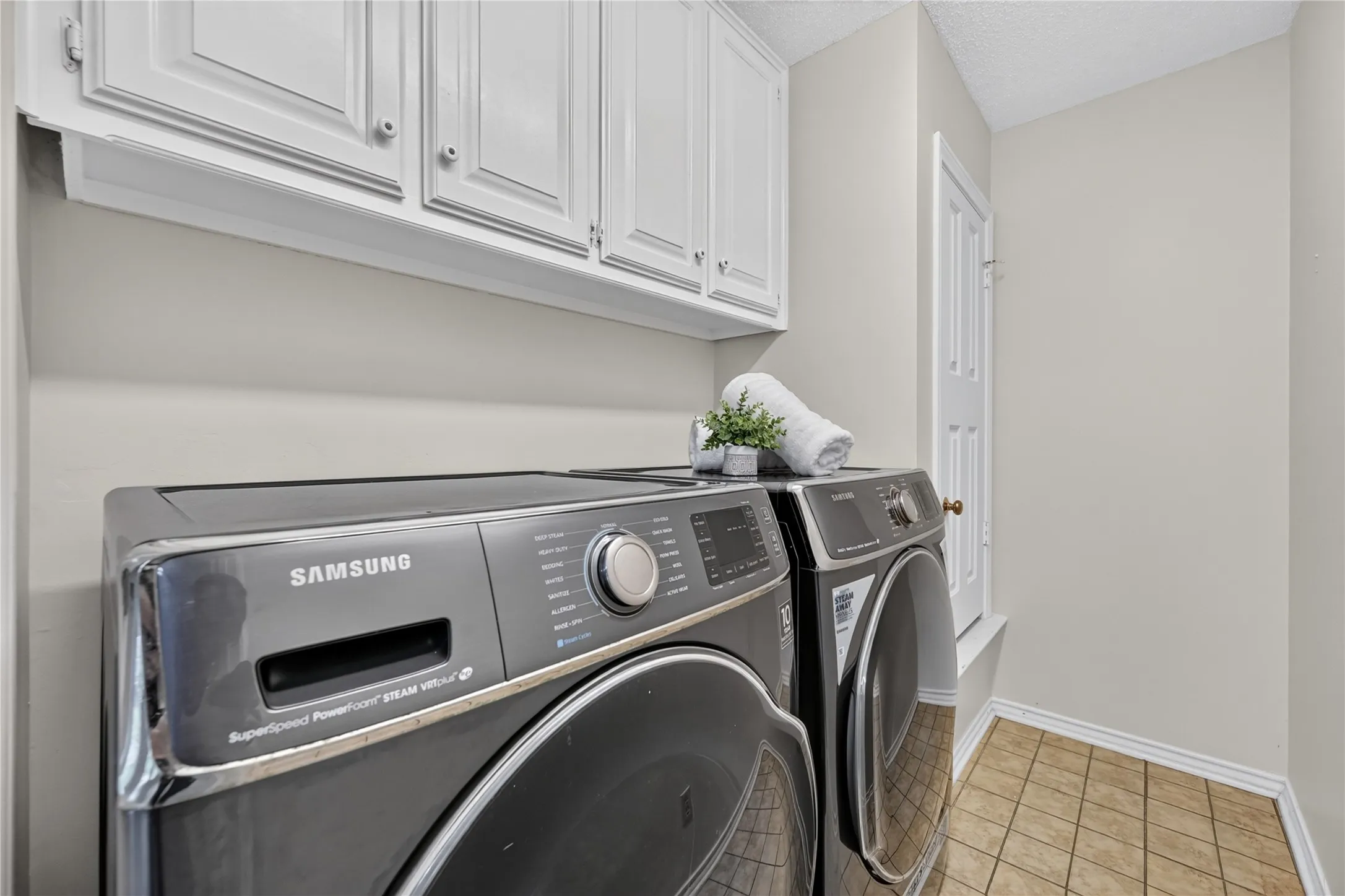 Single Family Residence For Rent in Tarrant County , 909 San Saba Drive, Southlake, Texas 76092, 4 Bedroom, 3 Bathroom, 2 Garage spaces, 2,330 Sqft, built in 1985, mls#21335188, Real Estate Agent in Southlake, Homes For Rent in Tarrant county, Homes For Rent in Southlake, Realtor in Southlake Texas, Real Estate Brokerage Independent Realty Texas, Luminita Cordes Realtor