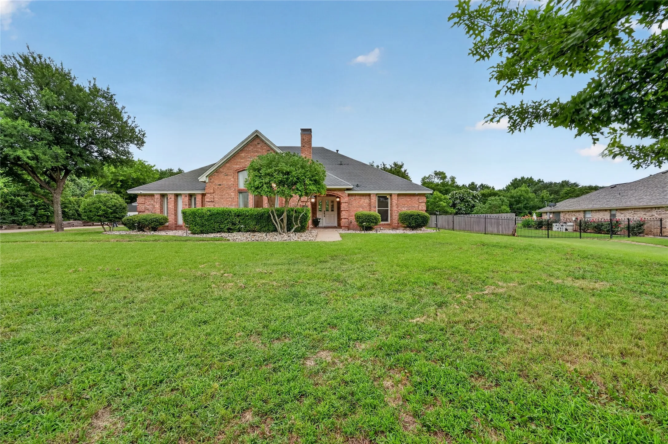 Single Family Residence For Rent in Tarrant County , 909 San Saba Drive, Southlake, Texas 76092, 4 Bedroom, 3 Bathroom, 2 Garage spaces, 2,330 Sqft, built in 1985, mls#21335188, Real Estate Agent in Southlake, Homes For Rent in Tarrant county, Homes For Rent in Southlake, Realtor in Southlake Texas, Real Estate Brokerage Independent Realty Texas, Luminita Cordes Realtor