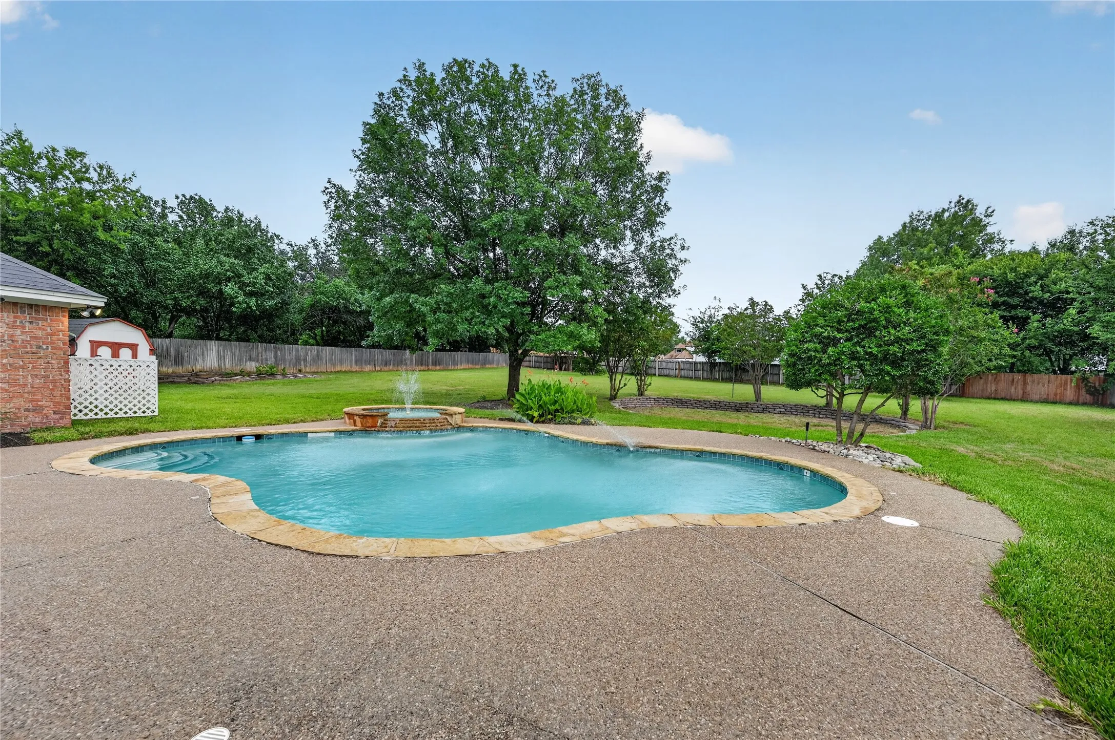 Single Family Residence For Rent in Tarrant County , 909 San Saba Drive, Southlake, Texas 76092, 4 Bedroom, 3 Bathroom, 2 Garage spaces, 2,330 Sqft, built in 1985, mls#21335188, Real Estate Agent in Southlake, Homes For Rent in Tarrant county, Homes For Rent in Southlake, Realtor in Southlake Texas, Real Estate Brokerage Independent Realty Texas, Luminita Cordes Realtor