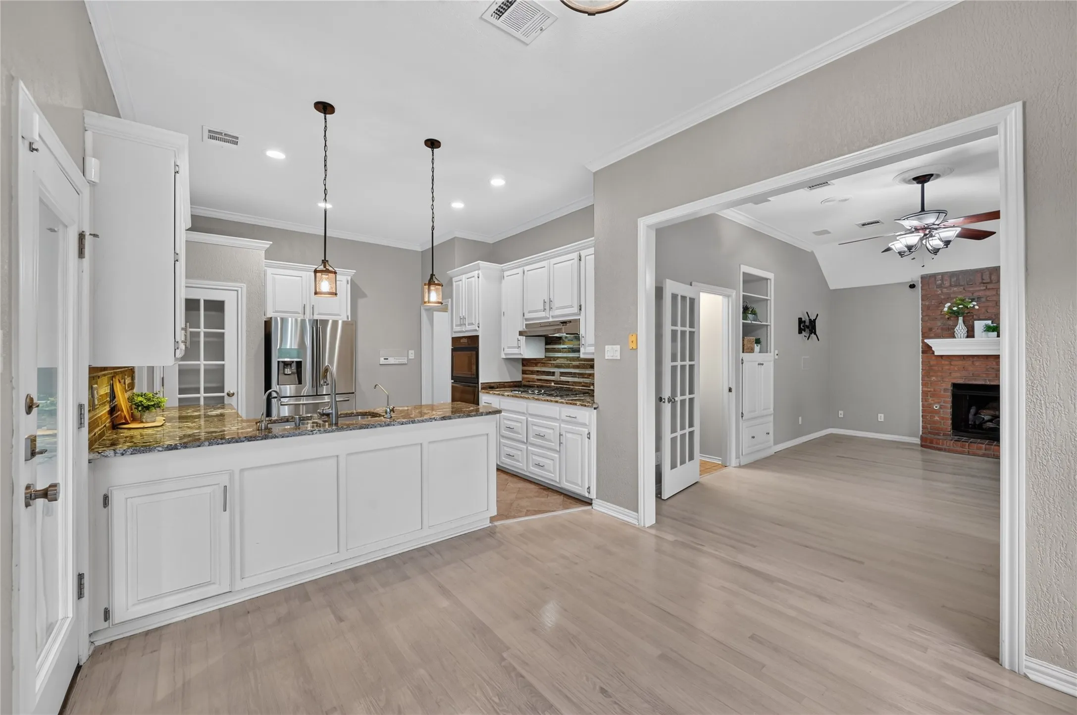 Single Family Residence For Rent in Tarrant County , 909 San Saba Drive, Southlake, Texas 76092, 4 Bedroom, 3 Bathroom, 2 Garage spaces, 2,330 Sqft, built in 1985, mls#21335188, Real Estate Agent in Southlake, Homes For Rent in Tarrant county, Homes For Rent in Southlake, Realtor in Southlake Texas, Real Estate Brokerage Independent Realty Texas, Luminita Cordes Realtor