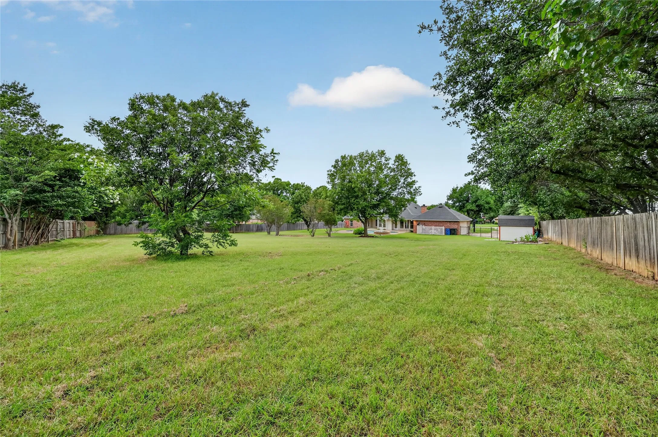 Single Family Residence For Rent in Tarrant County , 909 San Saba Drive, Southlake, Texas 76092, 4 Bedroom, 3 Bathroom, 2 Garage spaces, 2,330 Sqft, built in 1985, mls#21335188, Real Estate Agent in Southlake, Homes For Rent in Tarrant county, Homes For Rent in Southlake, Realtor in Southlake Texas, Real Estate Brokerage Independent Realty Texas, Luminita Cordes Realtor
