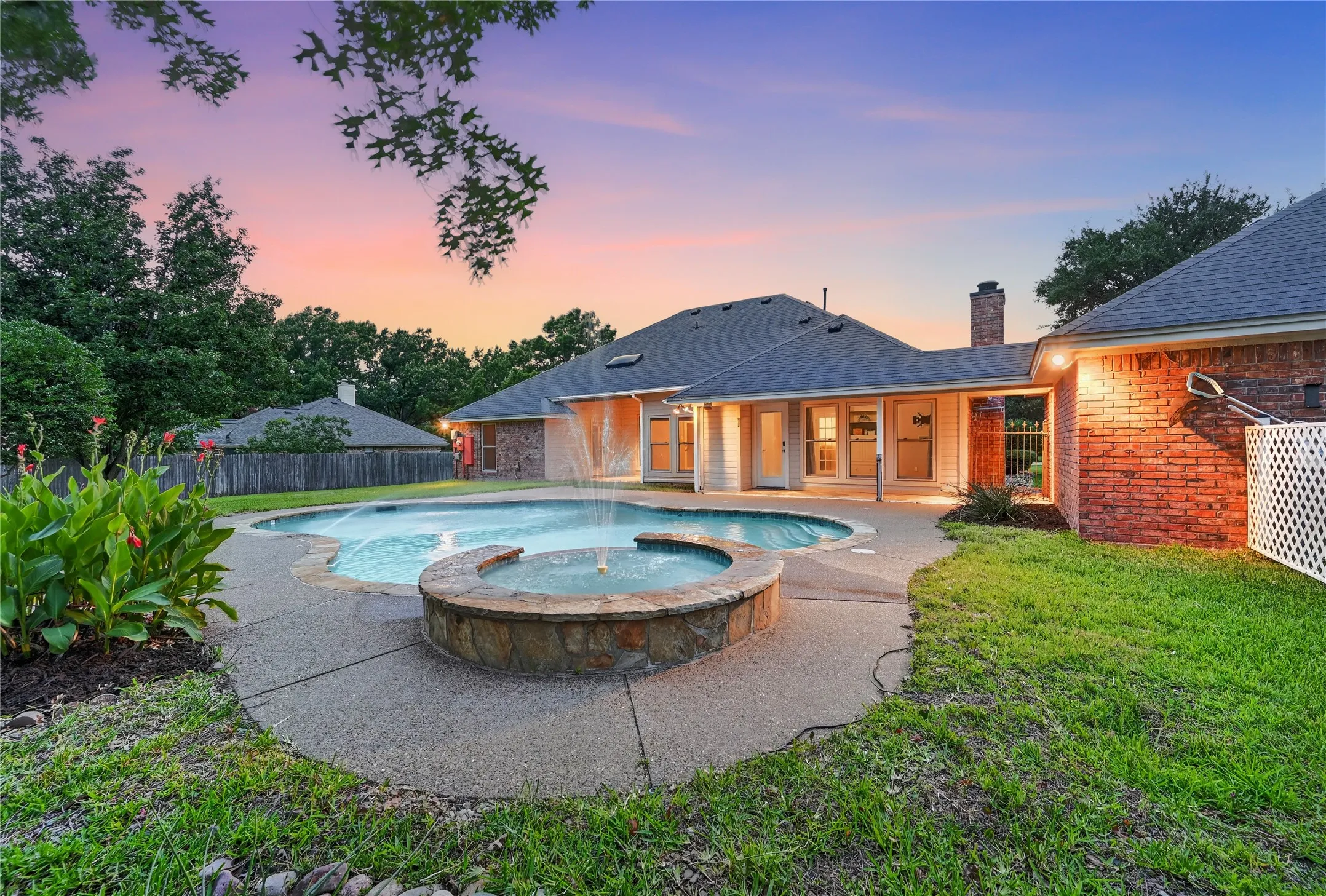Single Family Residence For Rent in Tarrant County , 909 San Saba Drive, Southlake, Texas 76092, 4 Bedroom, 3 Bathroom, 2 Garage spaces, 2,330 Sqft, built in 1985, mls#21335188, Real Estate Agent in Southlake, Homes For Rent in Tarrant county, Homes For Rent in Southlake, Realtor in Southlake Texas, Real Estate Brokerage Independent Realty Texas, Luminita Cordes Realtor