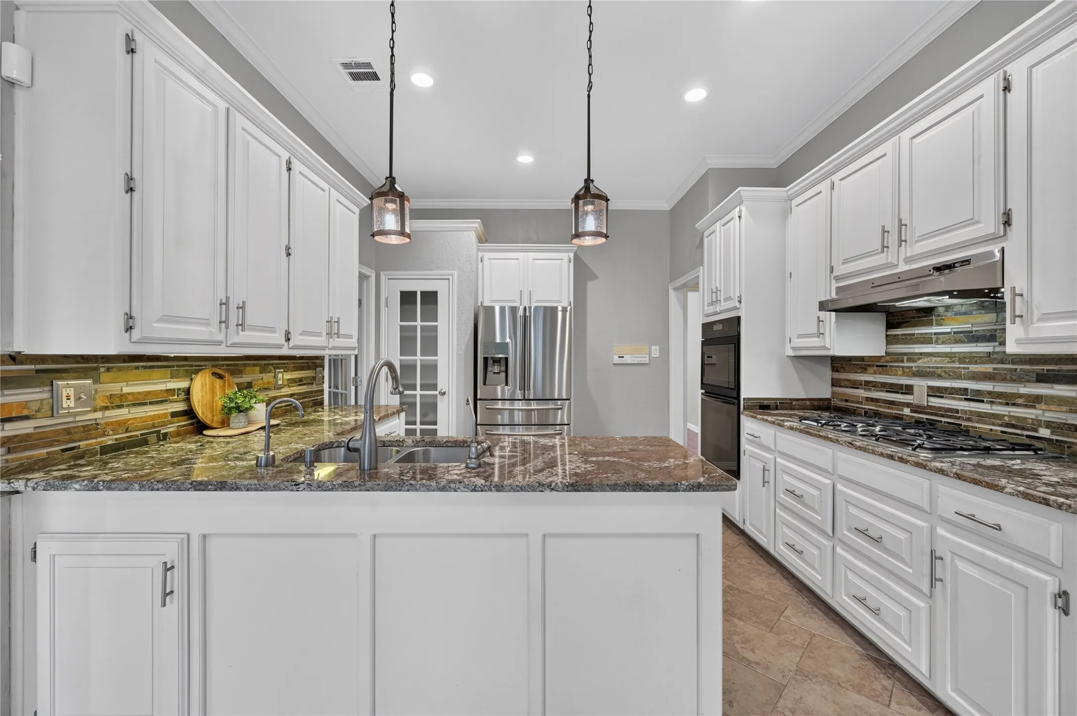 Single Family Residence For Rent in Tarrant County , 909 San Saba Drive, Southlake, Texas 76092, 4 Bedroom, 3 Bathroom, 2 Garage spaces, 2,330 Sqft, built in 1985, mls#21335188, Real Estate Agent in Southlake, Homes For Rent in Tarrant county, Homes For Rent in Southlake, Realtor in Southlake Texas, Real Estate Brokerage Independent Realty Texas, Luminita Cordes Realtor