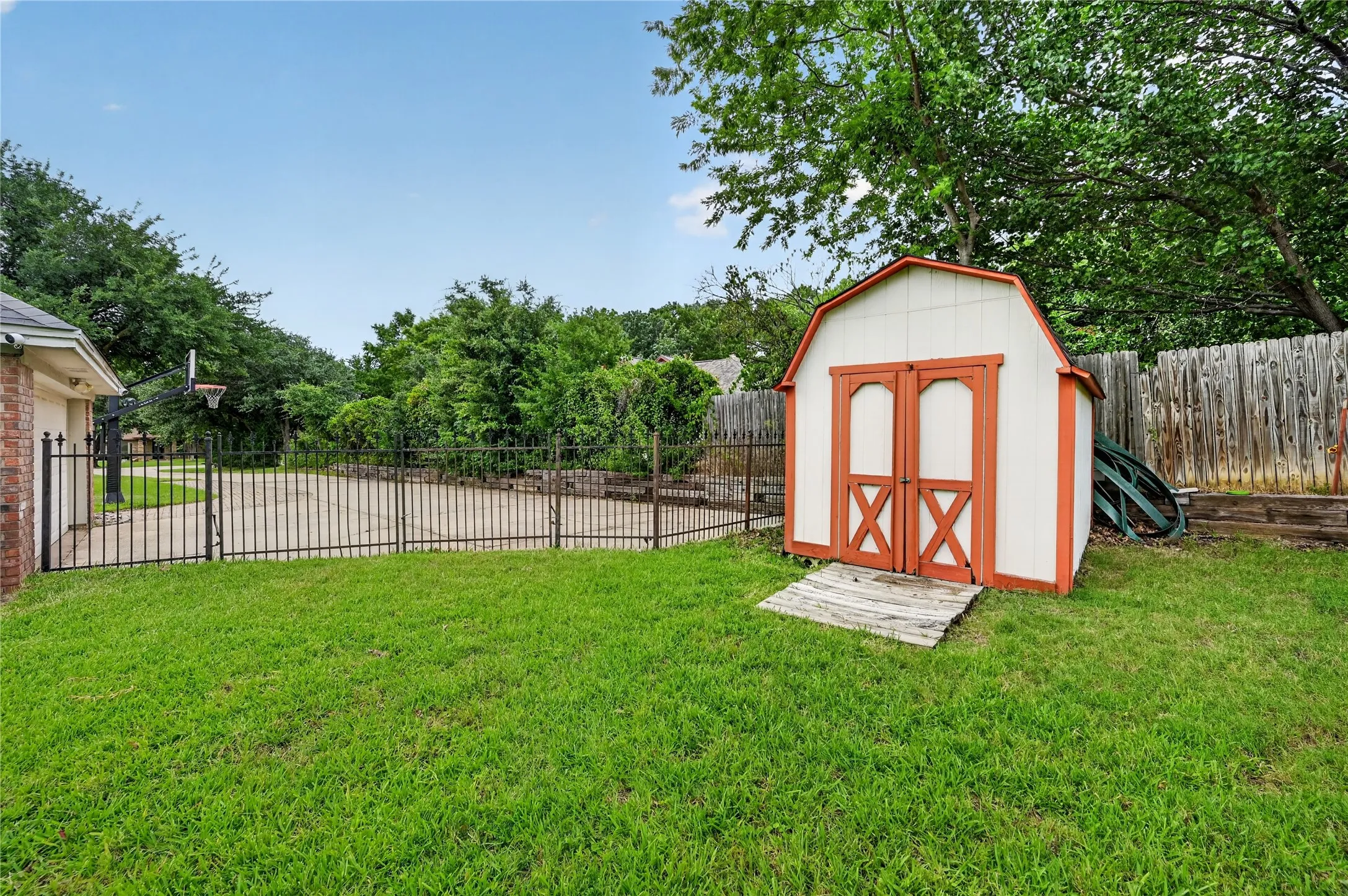Single Family Residence For Rent in Tarrant County , 909 San Saba Drive, Southlake, Texas 76092, 4 Bedroom, 3 Bathroom, 2 Garage spaces, 2,330 Sqft, built in 1985, mls#21335188, Real Estate Agent in Southlake, Homes For Rent in Tarrant county, Homes For Rent in Southlake, Realtor in Southlake Texas, Real Estate Brokerage Independent Realty Texas, Luminita Cordes Realtor