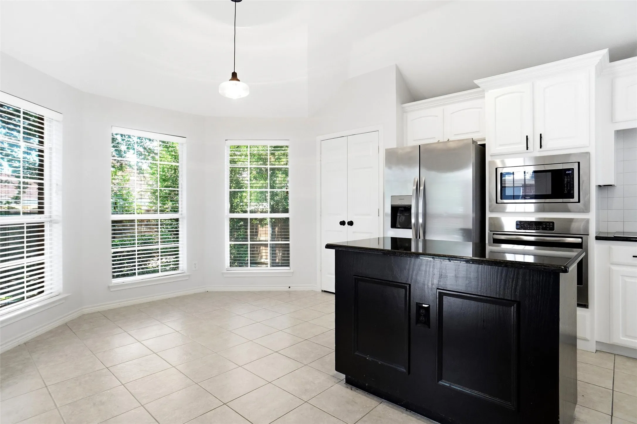 Single Family Residence For Sale in Denton County , 317 Cherokee Trail, Argyle, Texas 76226, 3 Bedroom, 2 Bathroom, 2 Garage spaces, 1,952 Sqft, built in 1998, Price $409,900, mls#21335191, Real Estate Agent in Argyle, Homes For Sale in Denton county, Homes For Sale in Argyle, Realtor in Argyle Texas, Real Estate Brokerage Independent Realty Texas, Luminita Cordes Realtor