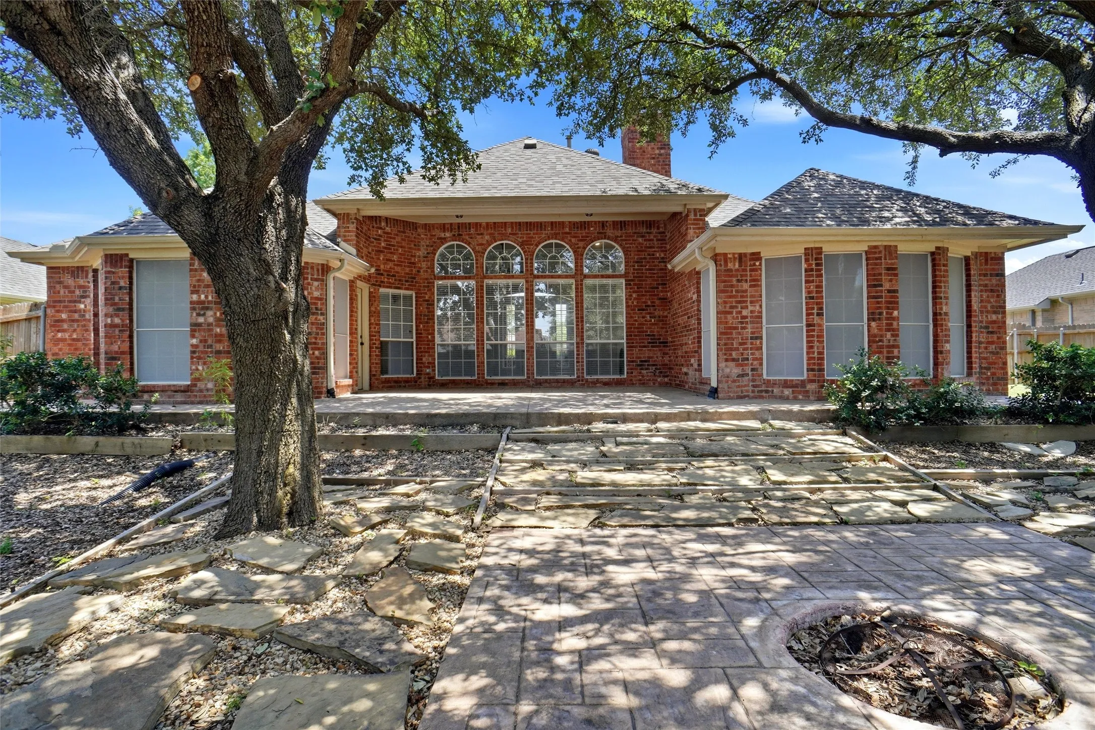 Single Family Residence For Sale in Denton County , 317 Cherokee Trail, Argyle, Texas 76226, 3 Bedroom, 2 Bathroom, 2 Garage spaces, 1,952 Sqft, built in 1998, Price $409,900, mls#21335191, Real Estate Agent in Argyle, Homes For Sale in Denton county, Homes For Sale in Argyle, Realtor in Argyle Texas, Real Estate Brokerage Independent Realty Texas, Luminita Cordes Realtor