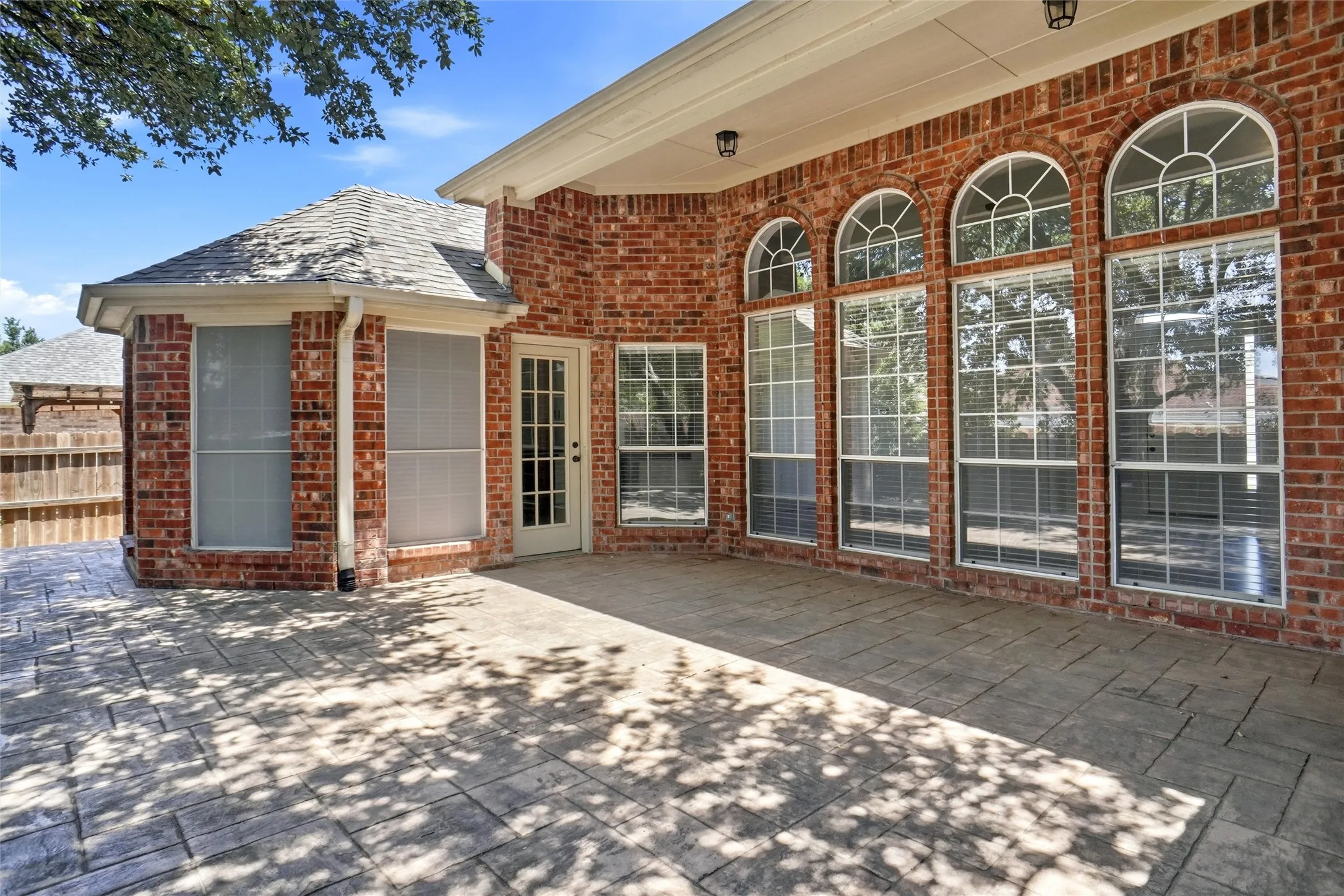 Single Family Residence For Sale in Denton County , 317 Cherokee Trail, Argyle, Texas 76226, 3 Bedroom, 2 Bathroom, 2 Garage spaces, 1,952 Sqft, built in 1998, Price $409,900, mls#21335191, Real Estate Agent in Argyle, Homes For Sale in Denton county, Homes For Sale in Argyle, Realtor in Argyle Texas, Real Estate Brokerage Independent Realty Texas, Luminita Cordes Realtor