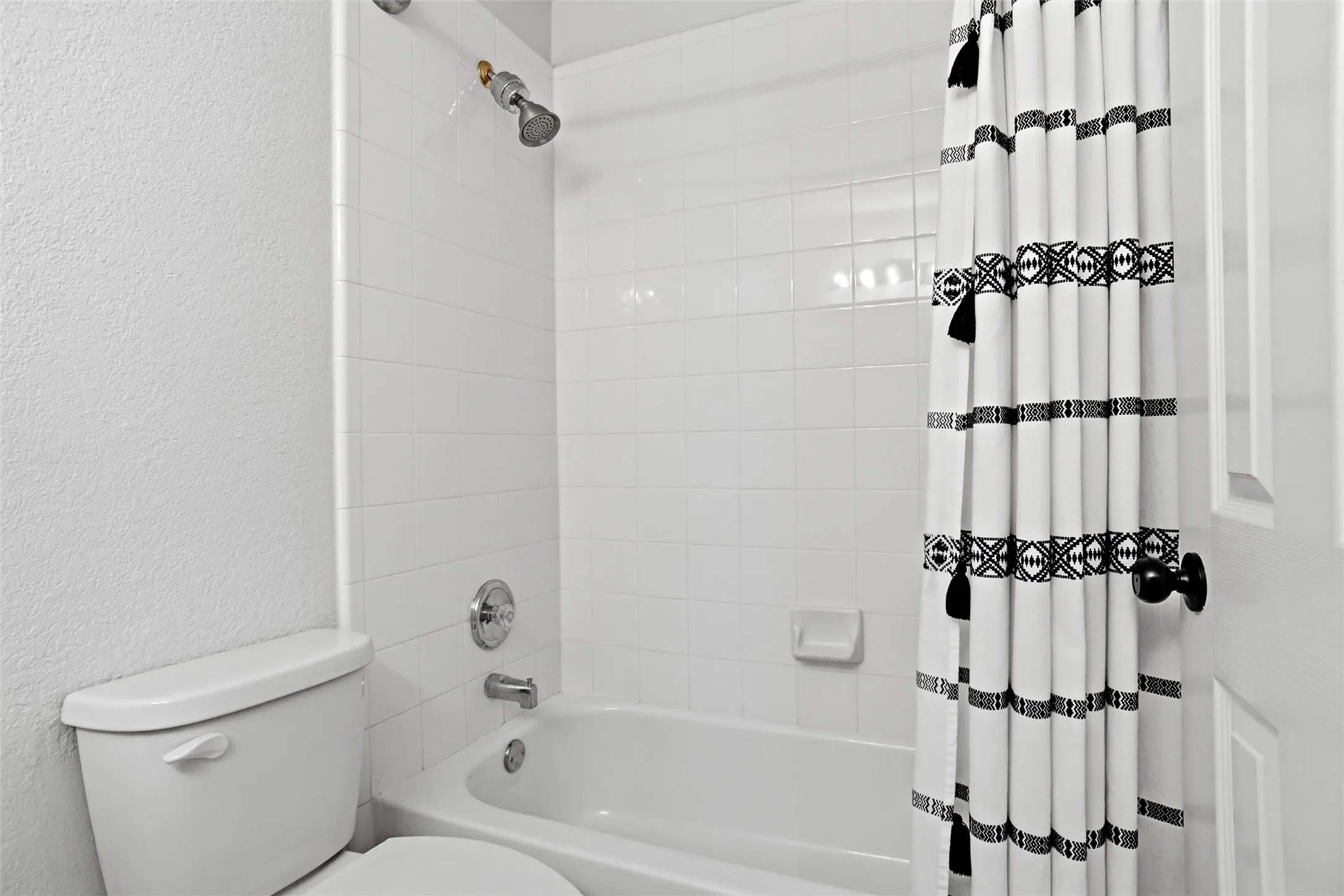 Single Family Residence For Sale in Denton County , 317 Cherokee Trail, Argyle, Texas 76226, 3 Bedroom, 2 Bathroom, 2 Garage spaces, 1,952 Sqft, built in 1998, Price $409,900, mls#21335191, Real Estate Agent in Argyle, Homes For Sale in Denton county, Homes For Sale in Argyle, Realtor in Argyle Texas, Real Estate Brokerage Independent Realty Texas, Luminita Cordes Realtor