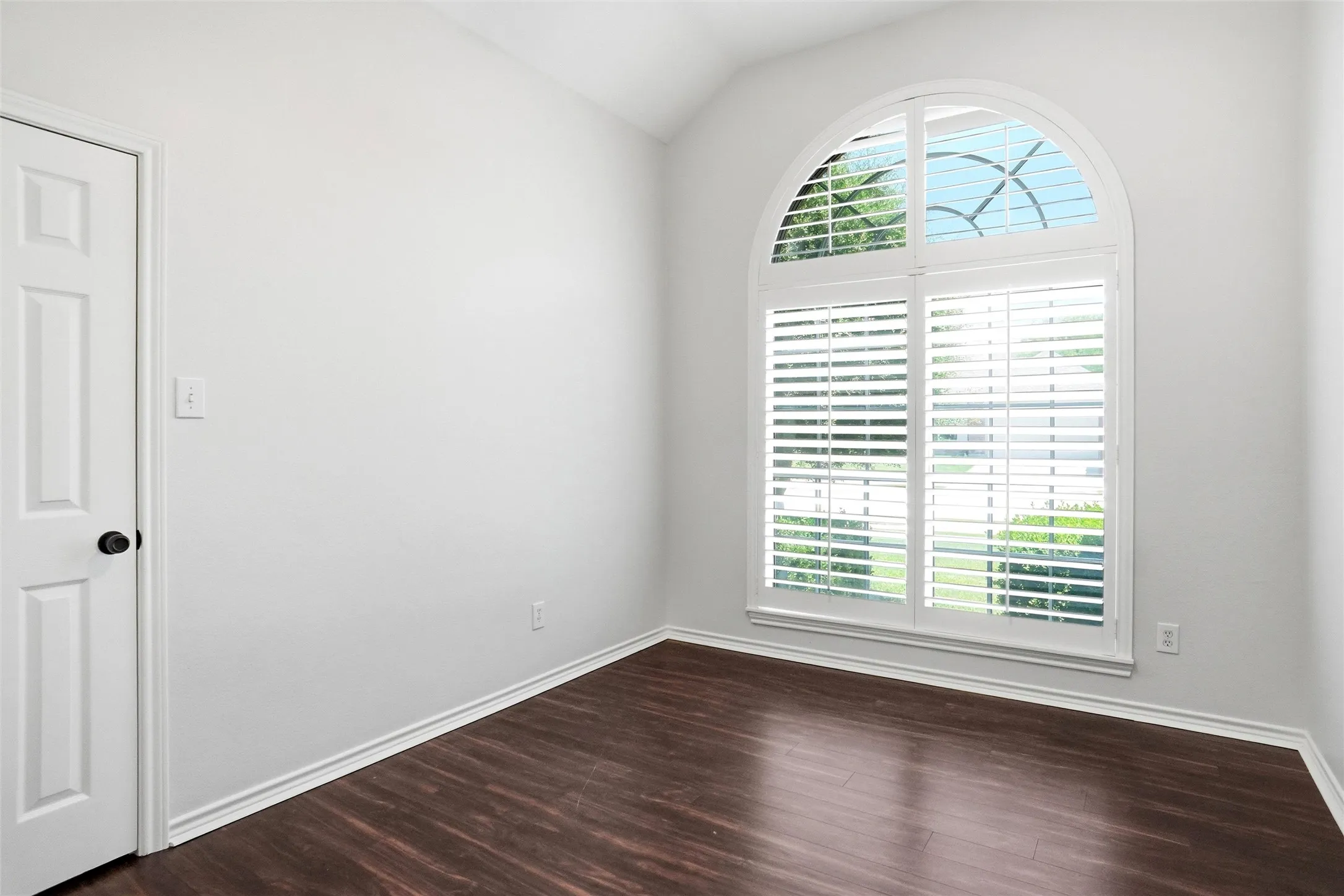 Single Family Residence For Sale in Denton County , 317 Cherokee Trail, Argyle, Texas 76226, 3 Bedroom, 2 Bathroom, 2 Garage spaces, 1,952 Sqft, built in 1998, Price $409,900, mls#21335191, Real Estate Agent in Argyle, Homes For Sale in Denton county, Homes For Sale in Argyle, Realtor in Argyle Texas, Real Estate Brokerage Independent Realty Texas, Luminita Cordes Realtor