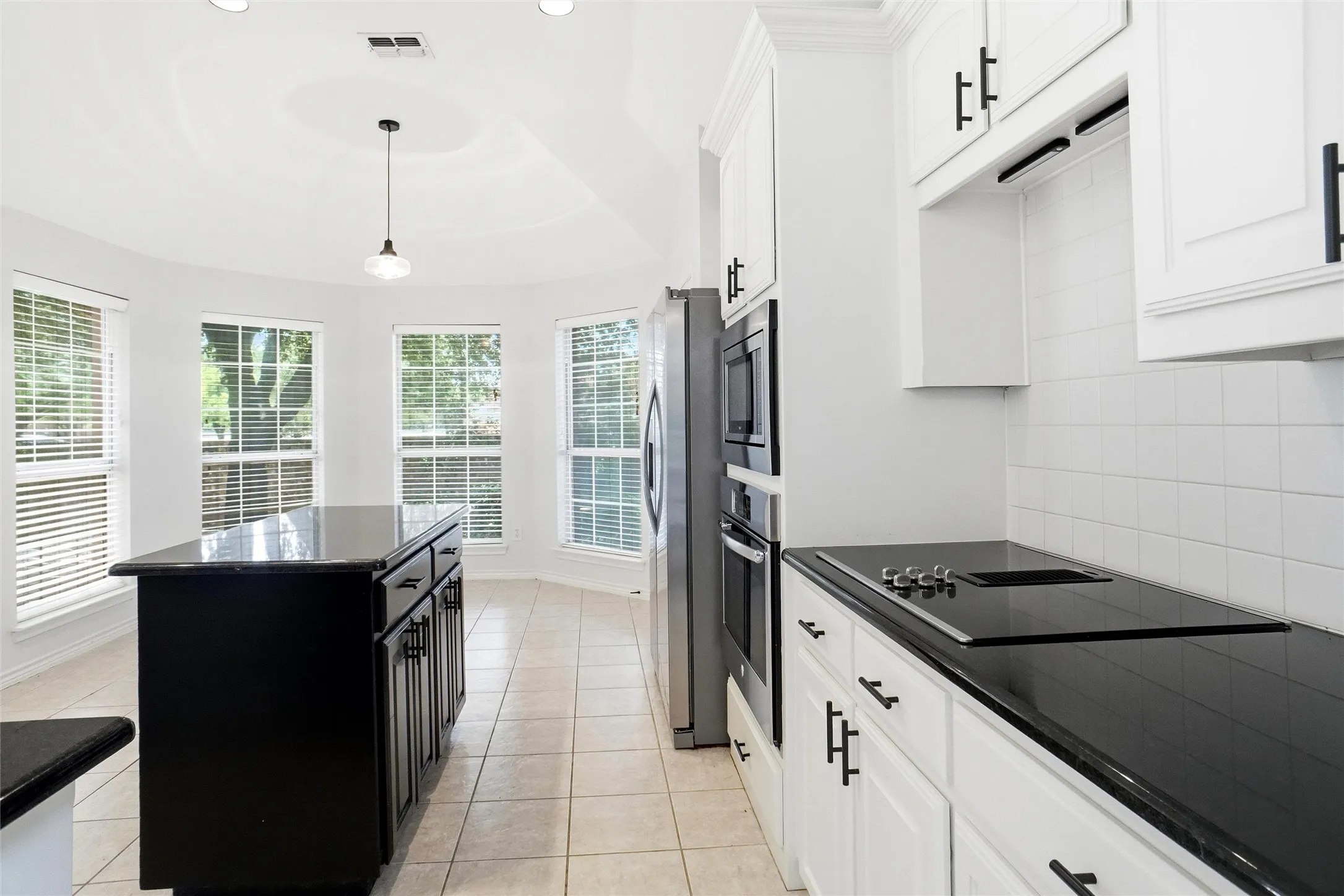 Single Family Residence For Sale in Denton County , 317 Cherokee Trail, Argyle, Texas 76226, 3 Bedroom, 2 Bathroom, 2 Garage spaces, 1,952 Sqft, built in 1998, Price $409,900, mls#21335191, Real Estate Agent in Argyle, Homes For Sale in Denton county, Homes For Sale in Argyle, Realtor in Argyle Texas, Real Estate Brokerage Independent Realty Texas, Luminita Cordes Realtor