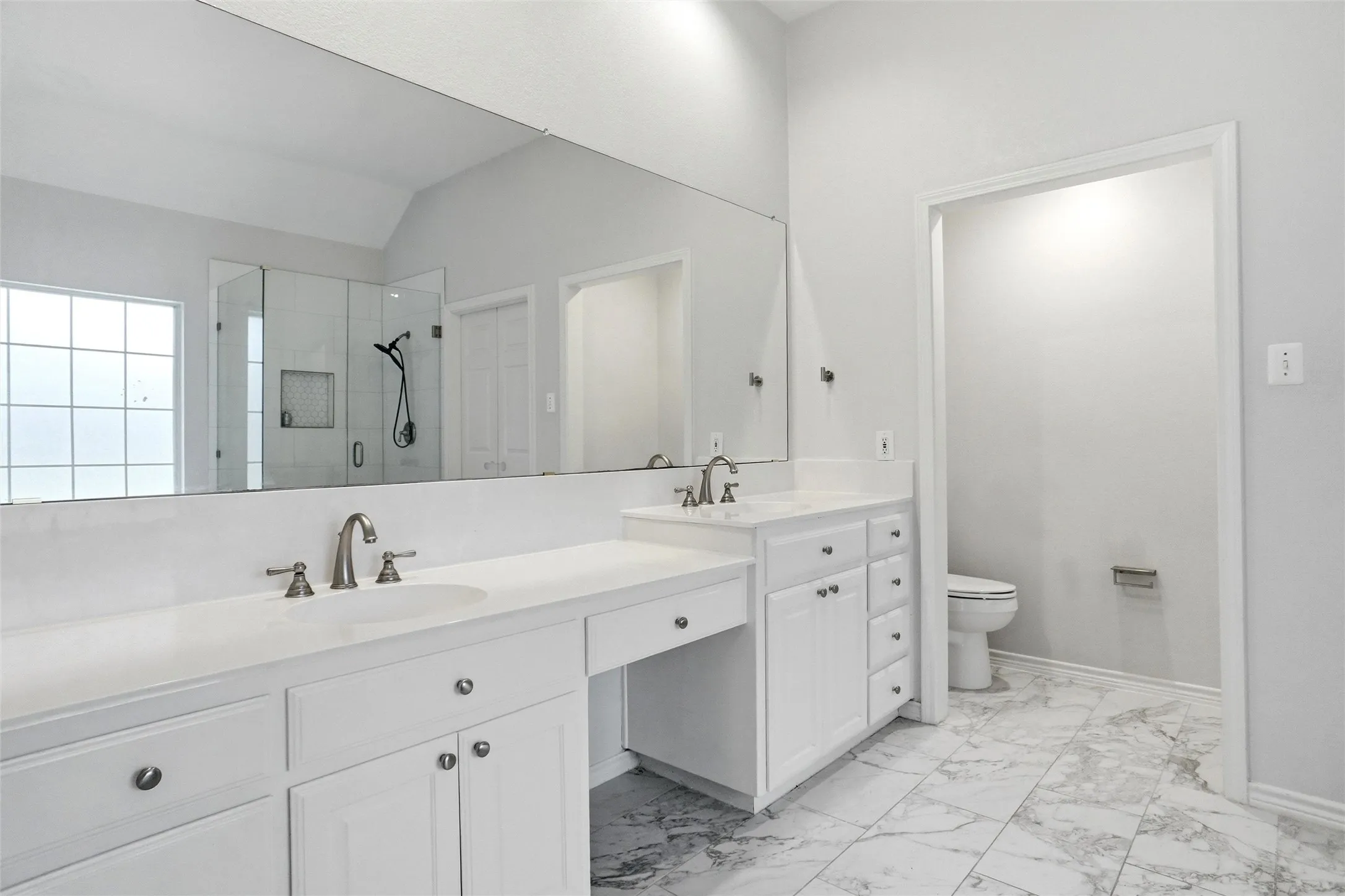 Single Family Residence For Sale in Denton County , 317 Cherokee Trail, Argyle, Texas 76226, 3 Bedroom, 2 Bathroom, 2 Garage spaces, 1,952 Sqft, built in 1998, Price $409,900, mls#21335191, Real Estate Agent in Argyle, Homes For Sale in Denton county, Homes For Sale in Argyle, Realtor in Argyle Texas, Real Estate Brokerage Independent Realty Texas, Luminita Cordes Realtor