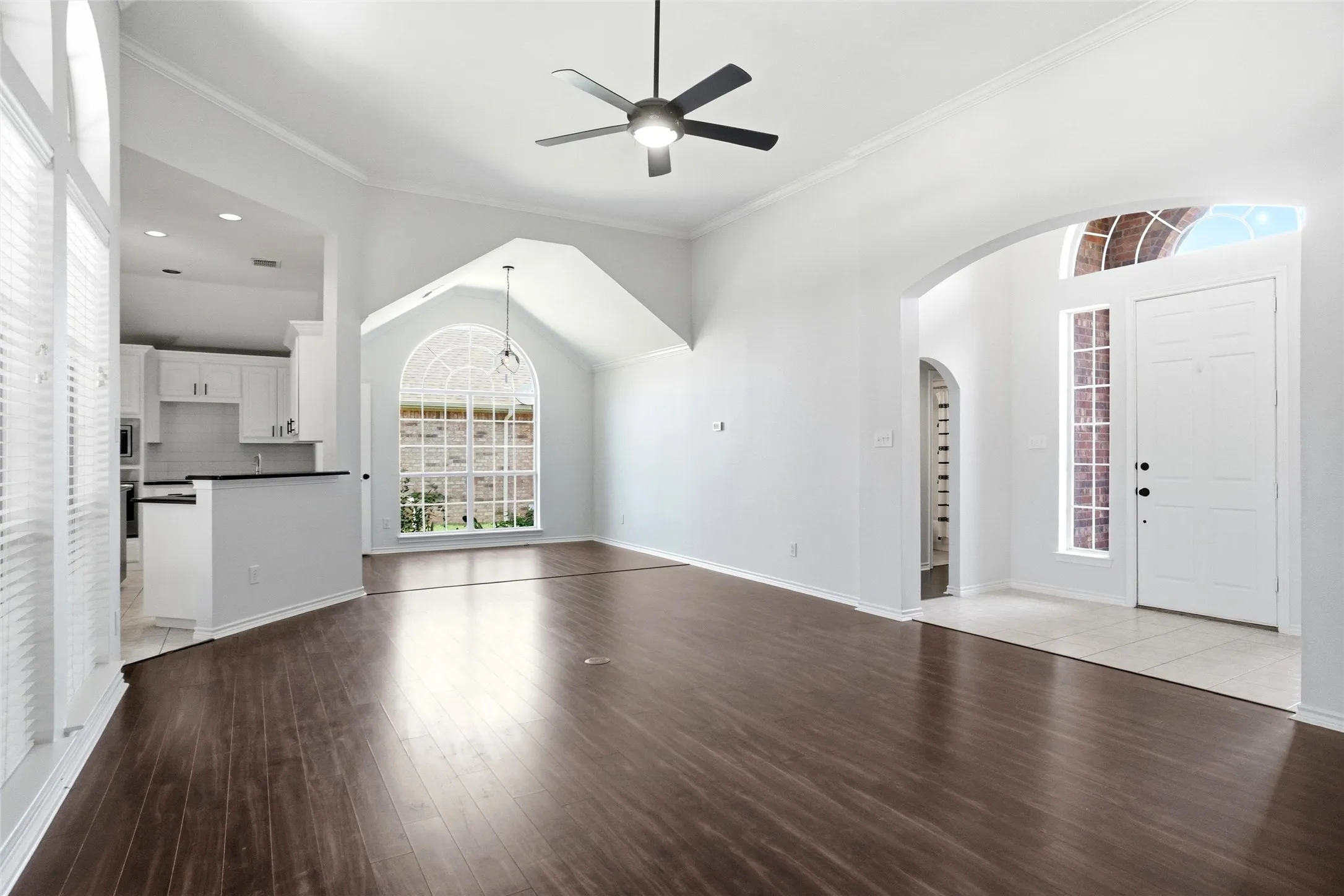 Single Family Residence For Sale in Denton County , 317 Cherokee Trail, Argyle, Texas 76226, 3 Bedroom, 2 Bathroom, 2 Garage spaces, 1,952 Sqft, built in 1998, Price $409,900, mls#21335191, Real Estate Agent in Argyle, Homes For Sale in Denton county, Homes For Sale in Argyle, Realtor in Argyle Texas, Real Estate Brokerage Independent Realty Texas, Luminita Cordes Realtor