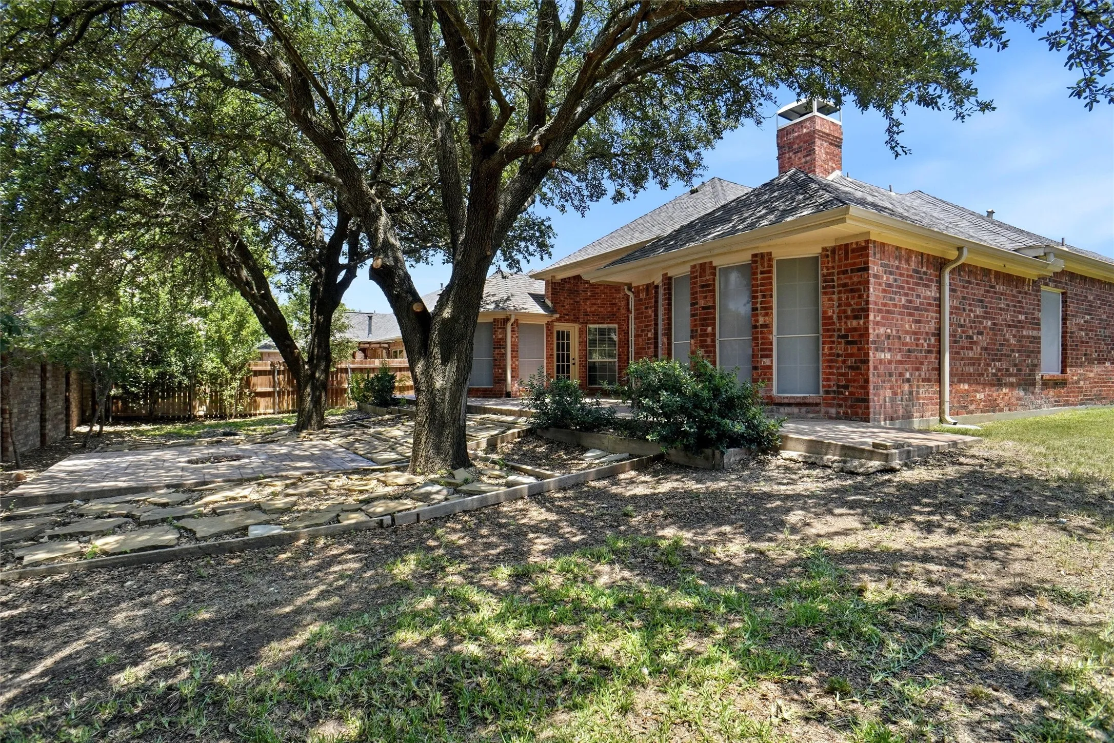 Single Family Residence For Sale in Denton County , 317 Cherokee Trail, Argyle, Texas 76226, 3 Bedroom, 2 Bathroom, 2 Garage spaces, 1,952 Sqft, built in 1998, Price $409,900, mls#21335191, Real Estate Agent in Argyle, Homes For Sale in Denton county, Homes For Sale in Argyle, Realtor in Argyle Texas, Real Estate Brokerage Independent Realty Texas, Luminita Cordes Realtor
