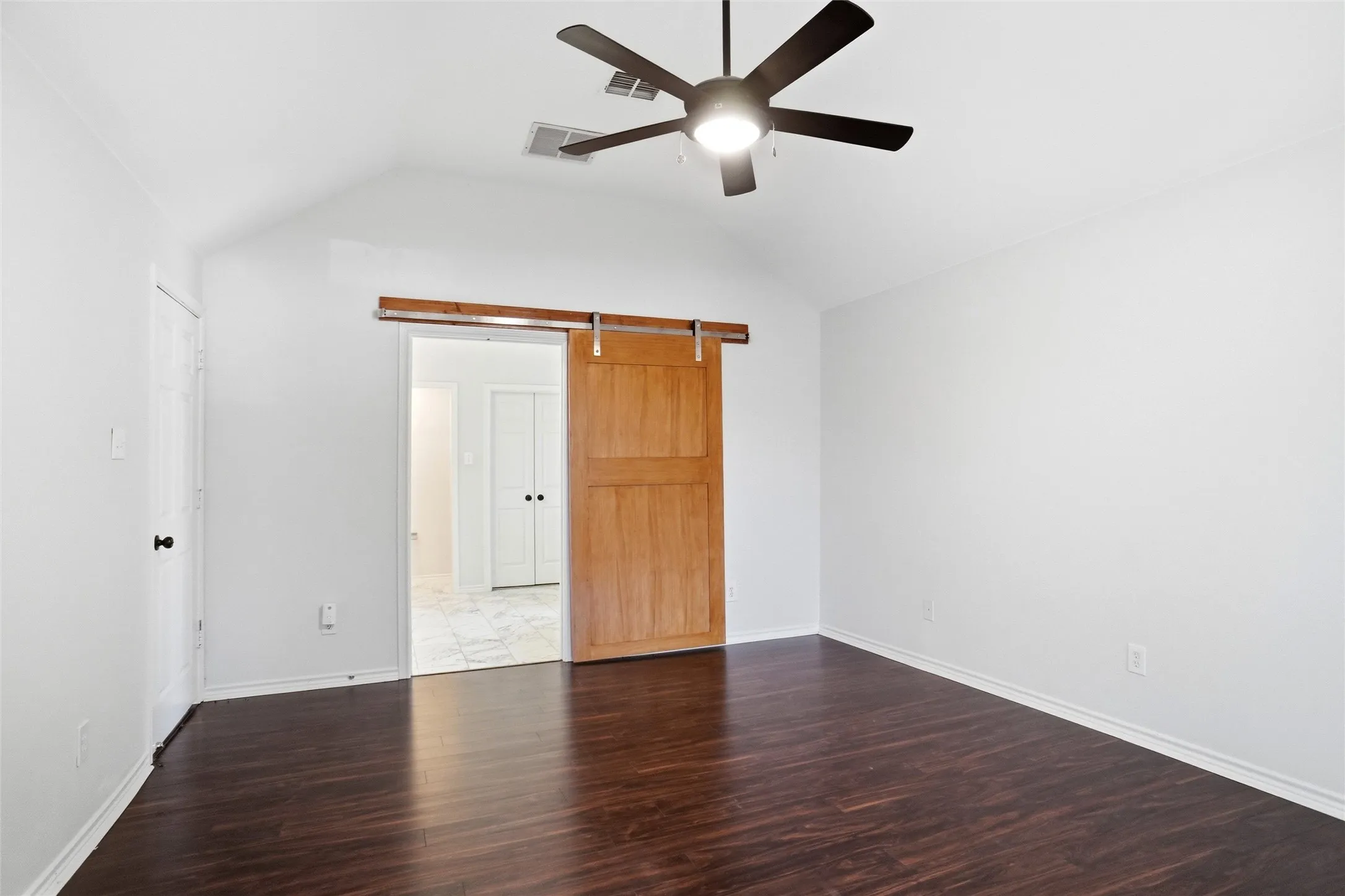 Single Family Residence For Sale in Denton County , 317 Cherokee Trail, Argyle, Texas 76226, 3 Bedroom, 2 Bathroom, 2 Garage spaces, 1,952 Sqft, built in 1998, Price $409,900, mls#21335191, Real Estate Agent in Argyle, Homes For Sale in Denton county, Homes For Sale in Argyle, Realtor in Argyle Texas, Real Estate Brokerage Independent Realty Texas, Luminita Cordes Realtor