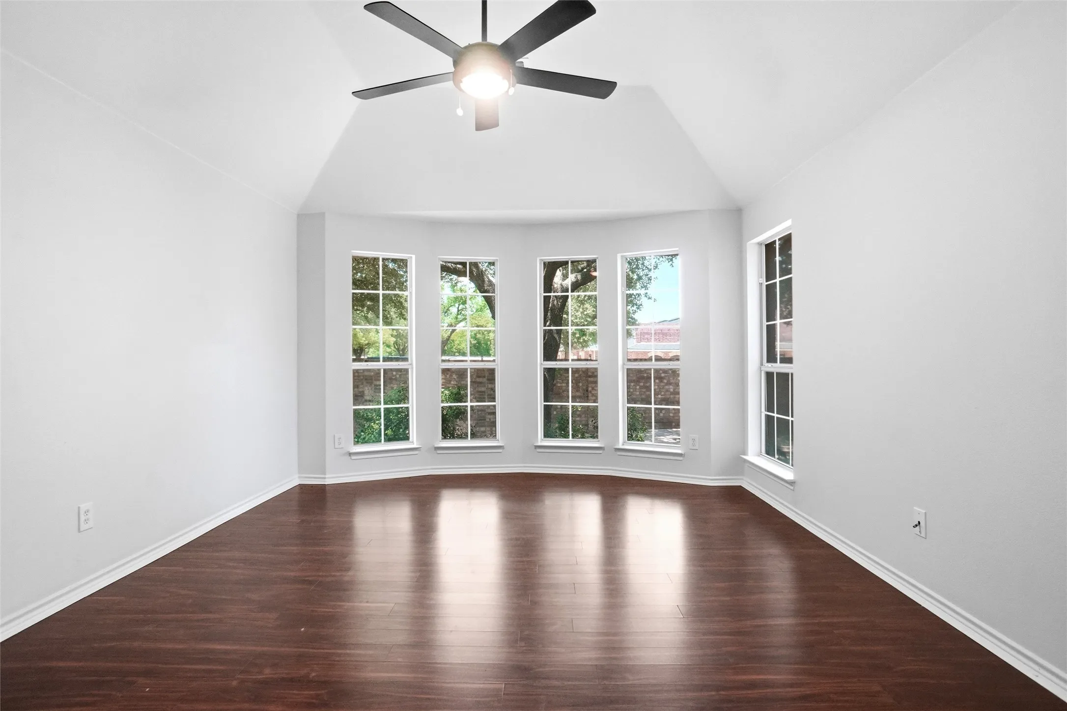 Single Family Residence For Sale in Denton County , 317 Cherokee Trail, Argyle, Texas 76226, 3 Bedroom, 2 Bathroom, 2 Garage spaces, 1,952 Sqft, built in 1998, Price $409,900, mls#21335191, Real Estate Agent in Argyle, Homes For Sale in Denton county, Homes For Sale in Argyle, Realtor in Argyle Texas, Real Estate Brokerage Independent Realty Texas, Luminita Cordes Realtor