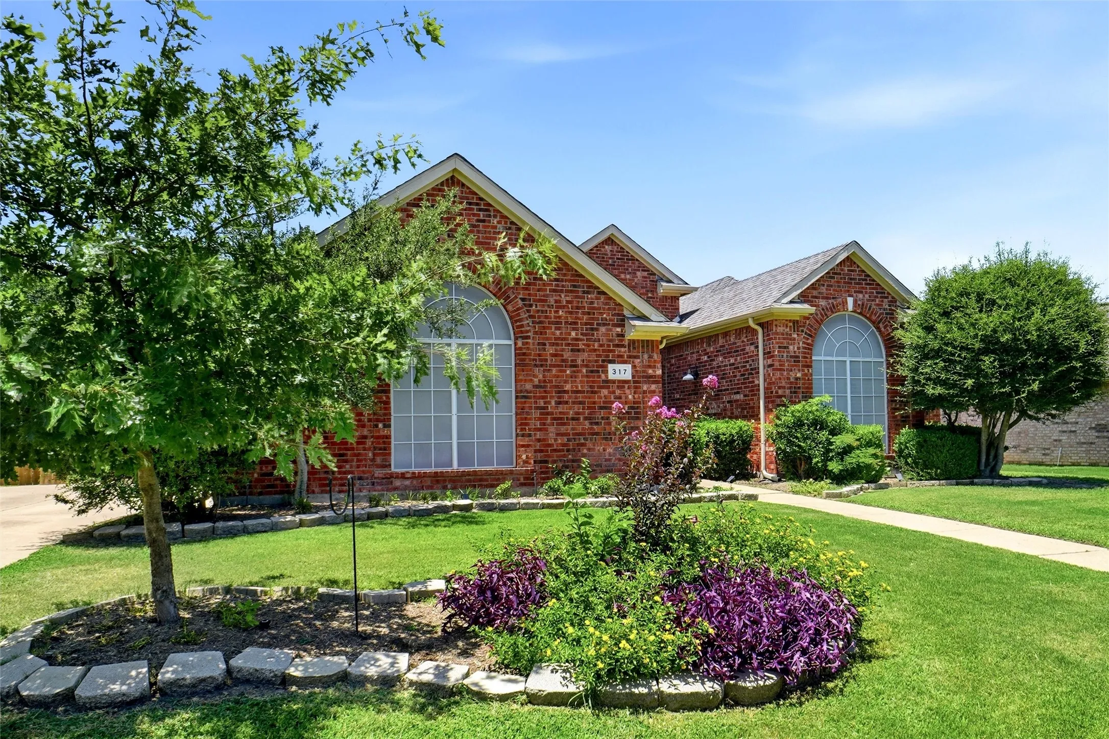 Single Family Residence For Sale in Denton County , 317 Cherokee Trail, Argyle, Texas 76226, 3 Bedroom, 2 Bathroom, 2 Garage spaces, 1,952 Sqft, built in 1998, Price $409,900, mls#21335191, Real Estate Agent in Argyle, Homes For Sale in Denton county, Homes For Sale in Argyle, Realtor in Argyle Texas, Real Estate Brokerage Independent Realty Texas, Luminita Cordes Realtor