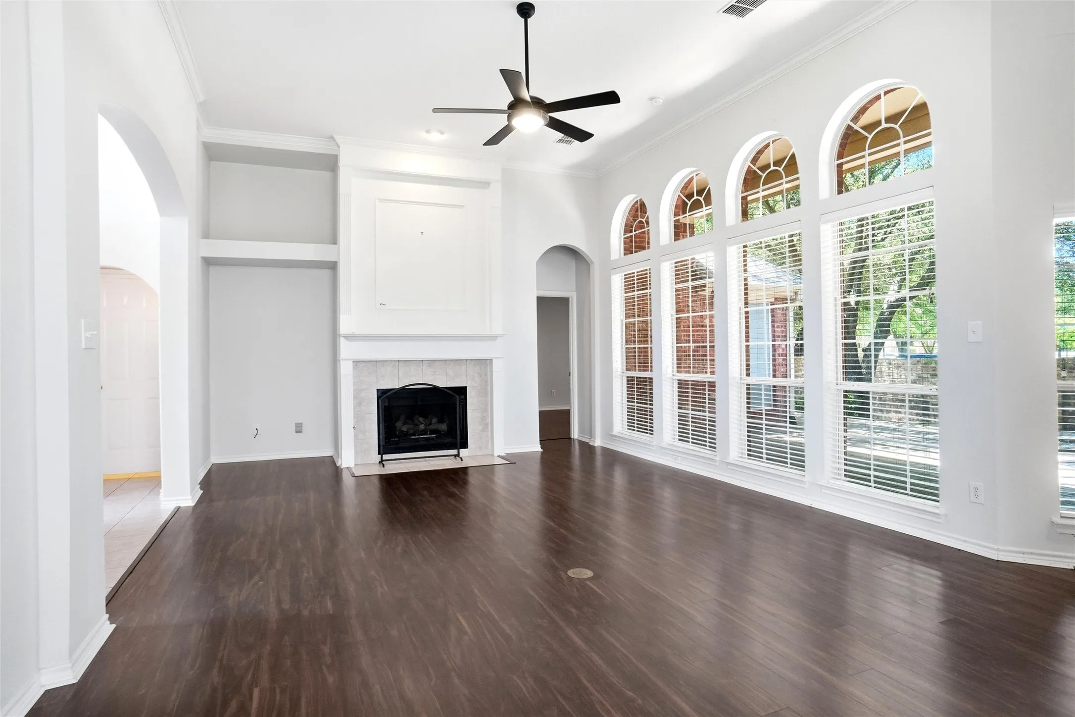 Single Family Residence For Sale in Denton County , 317 Cherokee Trail, Argyle, Texas 76226, 3 Bedroom, 2 Bathroom, 2 Garage spaces, 1,952 Sqft, built in 1998, Price $409,900, mls#21335191, Real Estate Agent in Argyle, Homes For Sale in Denton county, Homes For Sale in Argyle, Realtor in Argyle Texas, Real Estate Brokerage Independent Realty Texas, Luminita Cordes Realtor