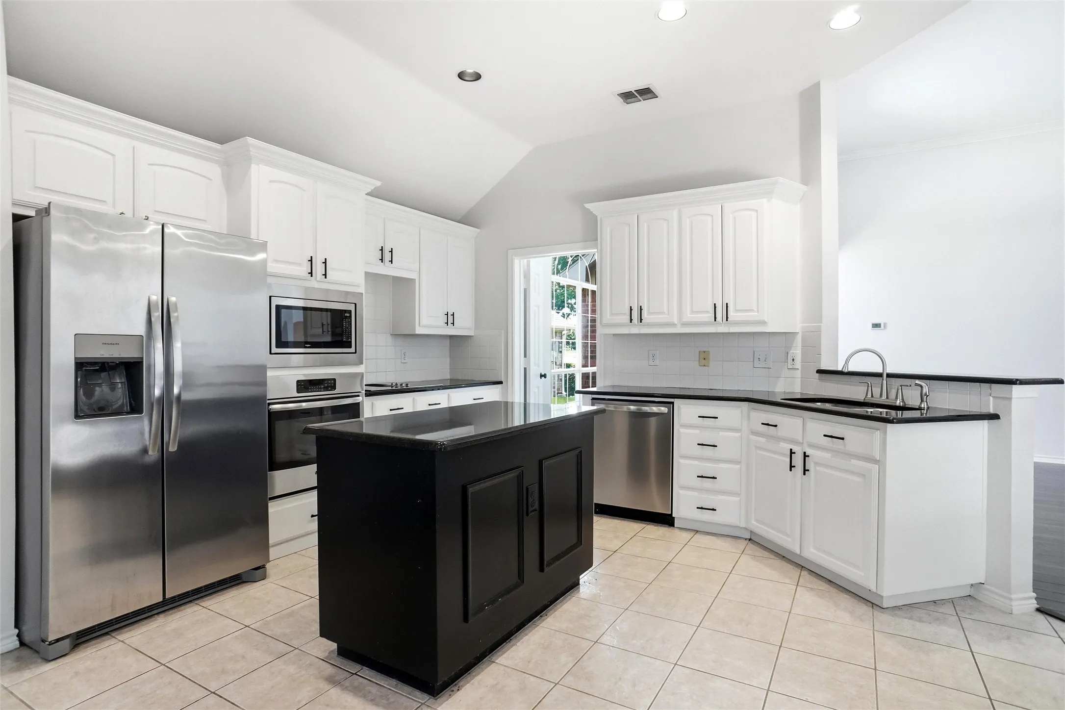 Single Family Residence For Sale in Denton County , 317 Cherokee Trail, Argyle, Texas 76226, 3 Bedroom, 2 Bathroom, 2 Garage spaces, 1,952 Sqft, built in 1998, Price $409,900, mls#21335191, Real Estate Agent in Argyle, Homes For Sale in Denton county, Homes For Sale in Argyle, Realtor in Argyle Texas, Real Estate Brokerage Independent Realty Texas, Luminita Cordes Realtor