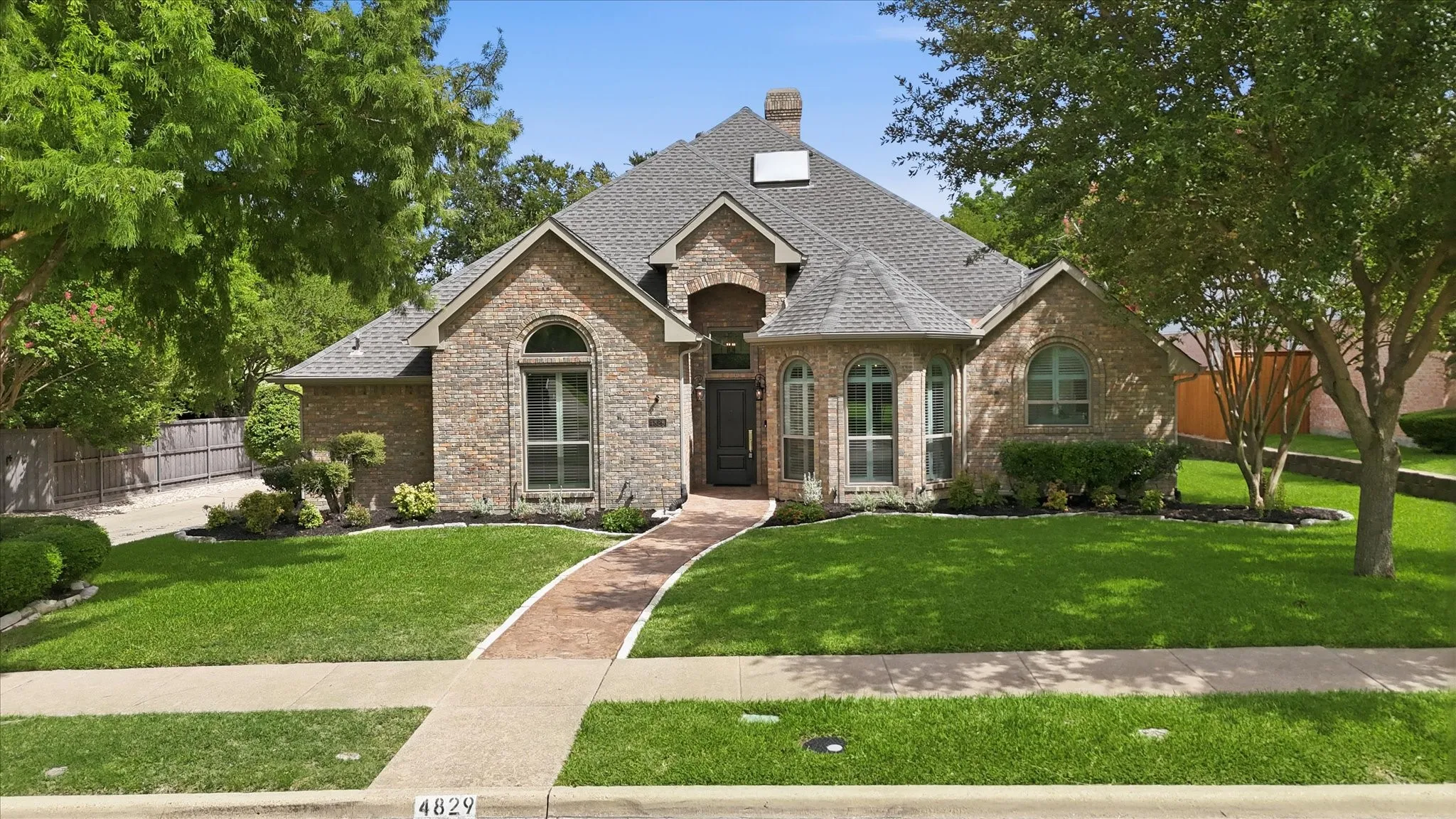 Single Family Residence For Sale in Dallas County , 4829 Saint James Court, Mesquite, Texas 75150, 4 Bedroom, 3 Bathroom, 2 Garage spaces, 3,135 Sqft, built in 1989, mls#21330580, Real Estate Agent in Mesquite, Homes For Sale in Dallas county, Homes For Sale in Mesquite, Realtor in Mesquite Texas, Real Estate Brokerage Independent Realty Texas, Luminita Cordes Realtor