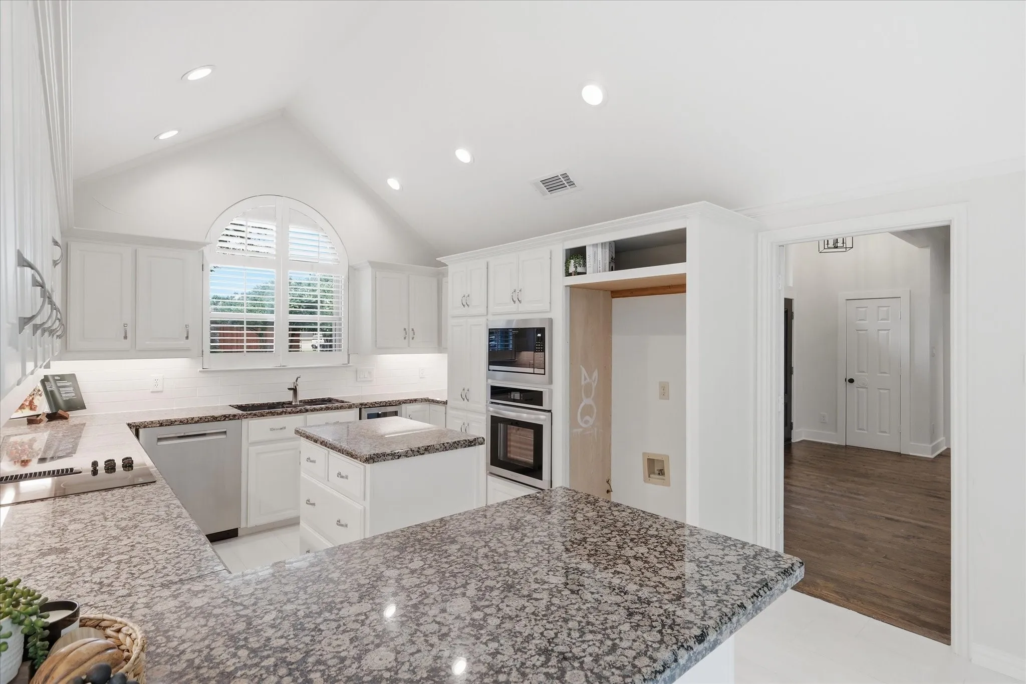 Single Family Residence For Sale in Dallas County , 4829 Saint James Court, Mesquite, Texas 75150, 4 Bedroom, 3 Bathroom, 2 Garage spaces, 3,135 Sqft, built in 1989, mls#21330580, Real Estate Agent in Mesquite, Homes For Sale in Dallas county, Homes For Sale in Mesquite, Realtor in Mesquite Texas, Real Estate Brokerage Independent Realty Texas, Luminita Cordes Realtor