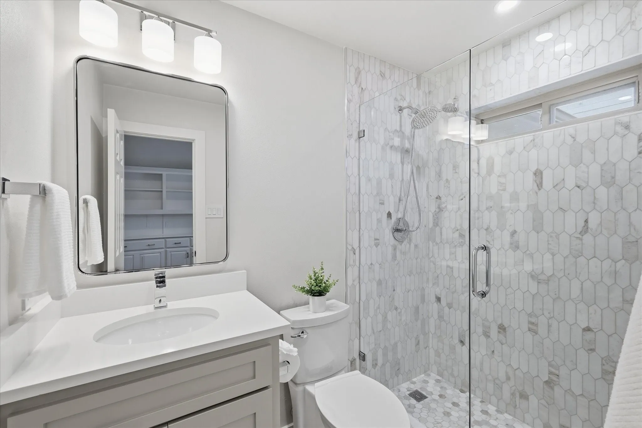 Office/4th Bedroom Bath Ensuite