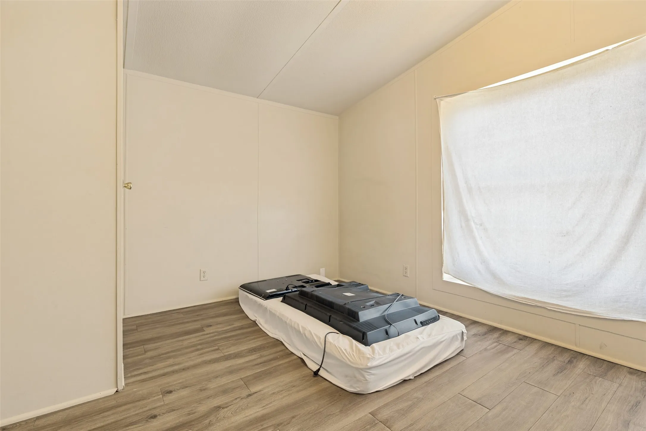 Mobile Home For Sale in Liberty County , 24 Road 5203, Cleveland, Texas 77327, 3 Bedroom, 2 Bathroom, Garage spaces, 1,250 Sqft, built in 1998, mls#21334989, Real Estate Agent in Cleveland, Homes For Sale in Liberty county, Homes For Sale in Cleveland, Realtor in Cleveland Texas, Real Estate Brokerage Independent Realty Texas, Luminita Cordes Realtor