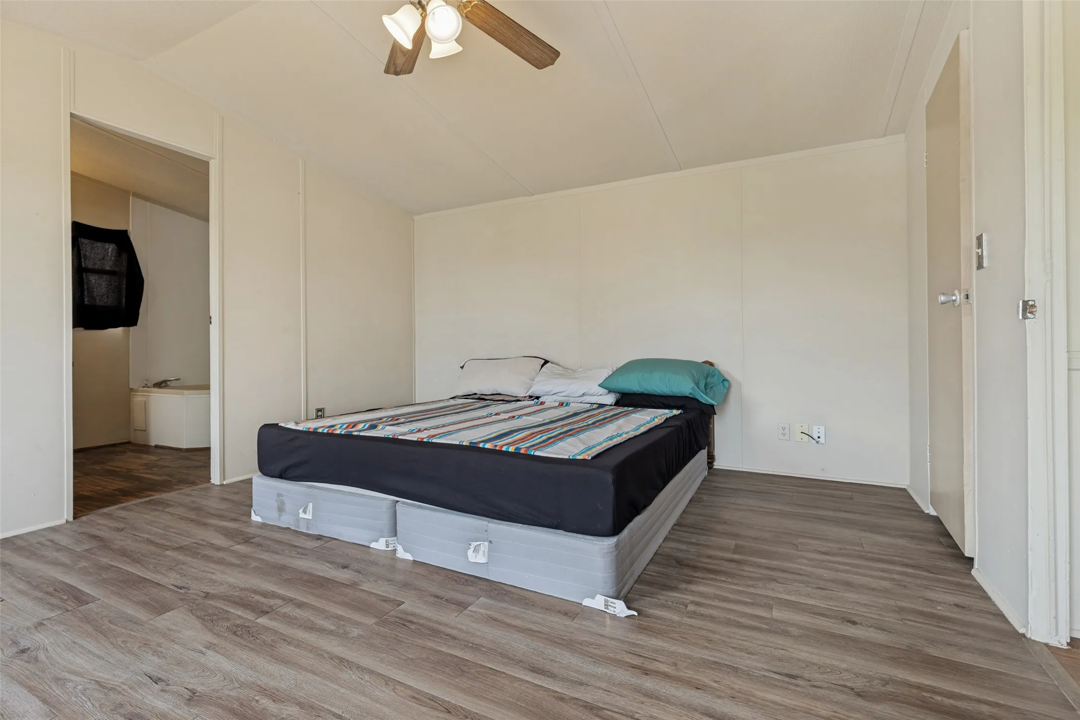 Mobile Home For Sale in Liberty County , 24 Road 5203, Cleveland, Texas 77327, 3 Bedroom, 2 Bathroom, Garage spaces, 1,250 Sqft, built in 1998, mls#21334989, Real Estate Agent in Cleveland, Homes For Sale in Liberty county, Homes For Sale in Cleveland, Realtor in Cleveland Texas, Real Estate Brokerage Independent Realty Texas, Luminita Cordes Realtor