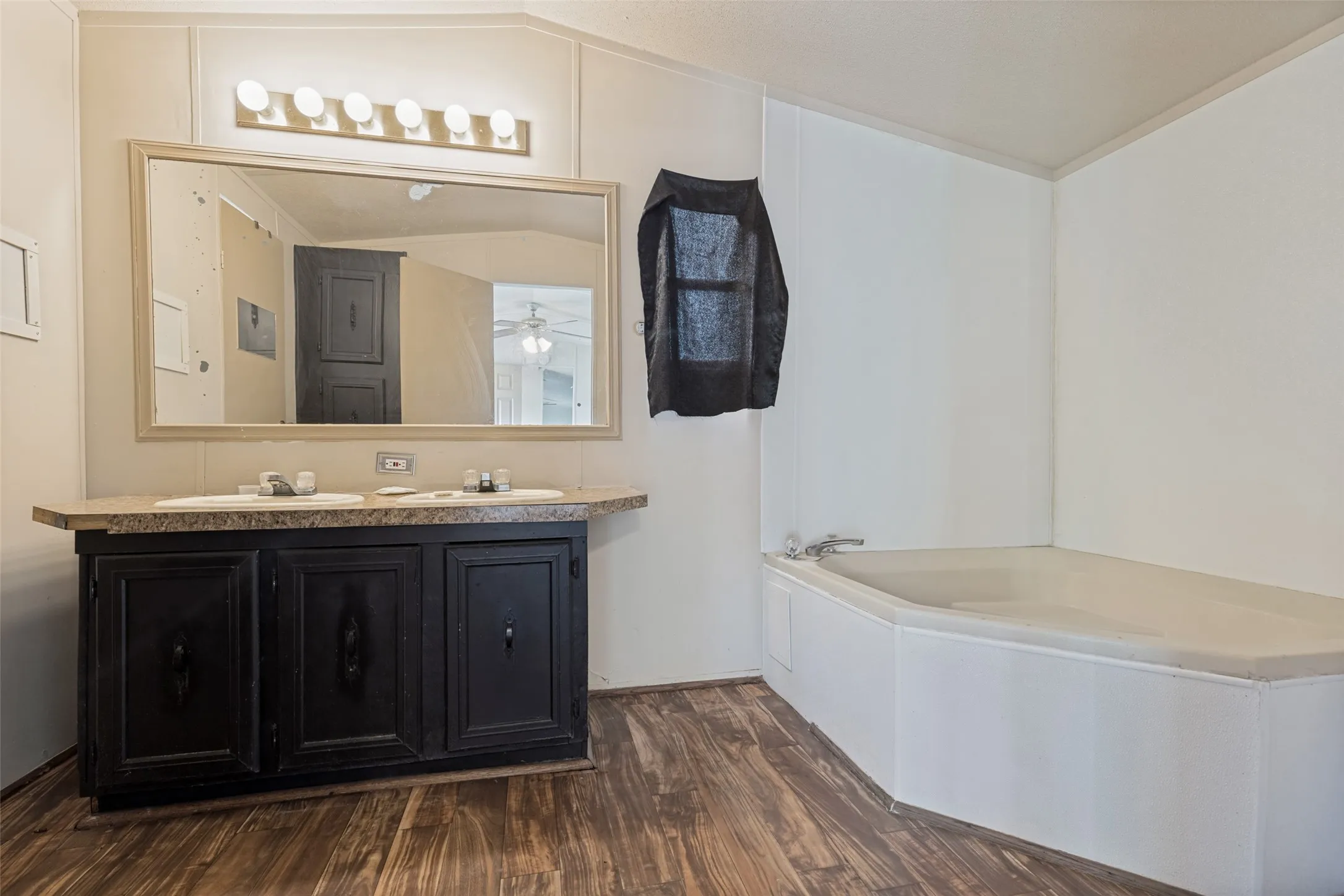 Mobile Home For Sale in Liberty County , 24 Road 5203, Cleveland, Texas 77327, 3 Bedroom, 2 Bathroom, Garage spaces, 1,250 Sqft, built in 1998, mls#21334989, Real Estate Agent in Cleveland, Homes For Sale in Liberty county, Homes For Sale in Cleveland, Realtor in Cleveland Texas, Real Estate Brokerage Independent Realty Texas, Luminita Cordes Realtor