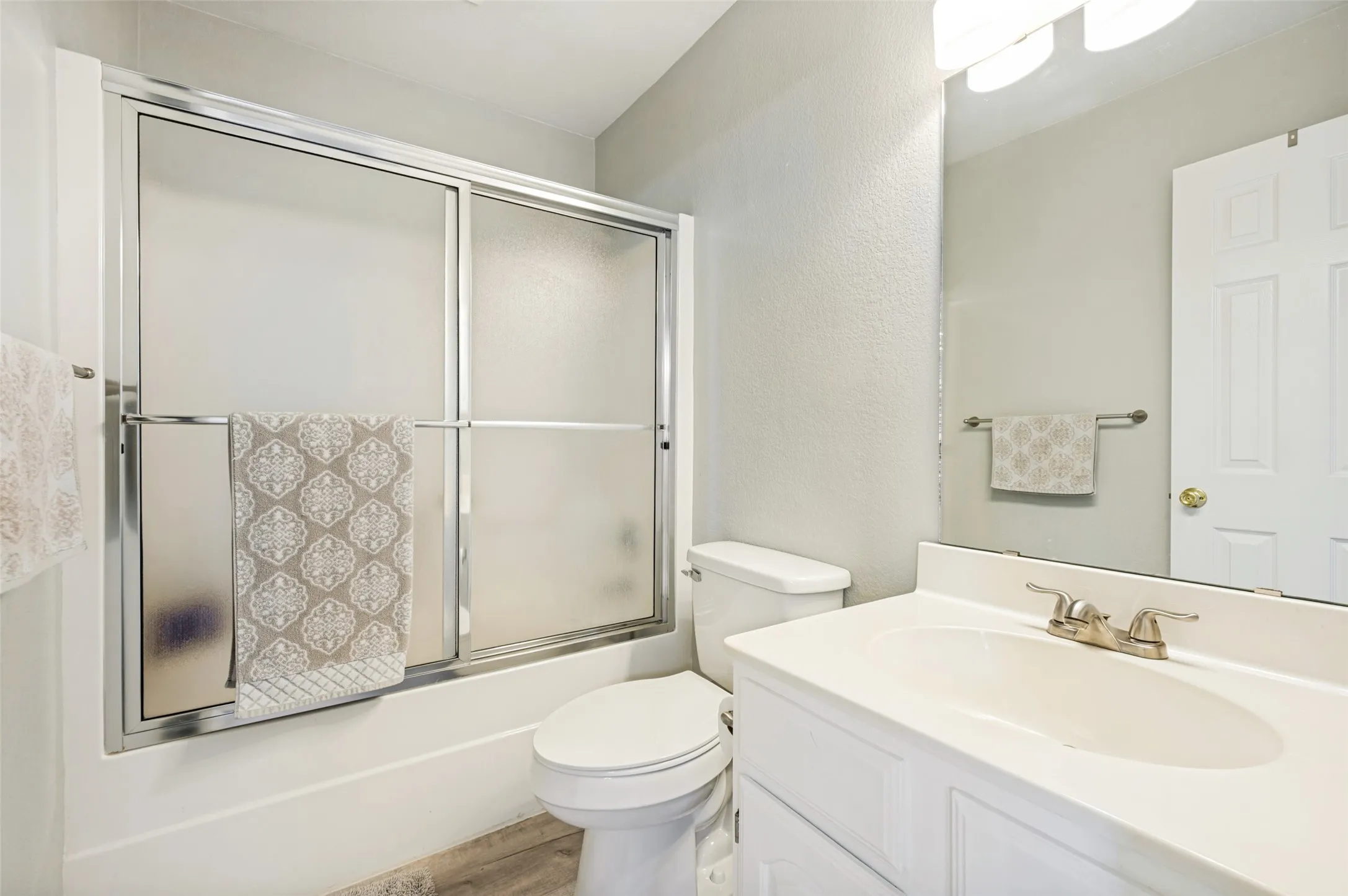 Single Family Residence For Sale in Wise County , 206 Ridge View Court, Decatur, Texas 76234, 3 Bedroom, 2 Bathroom, 2 Garage spaces, 1,470 Sqft, built in 2001, mls#21334233, Real Estate Agent in Decatur, Homes For Sale in Wise county, Homes For Sale in Decatur, Realtor in Decatur Texas, Real Estate Brokerage Independent Realty Texas, Luminita Cordes Realtor