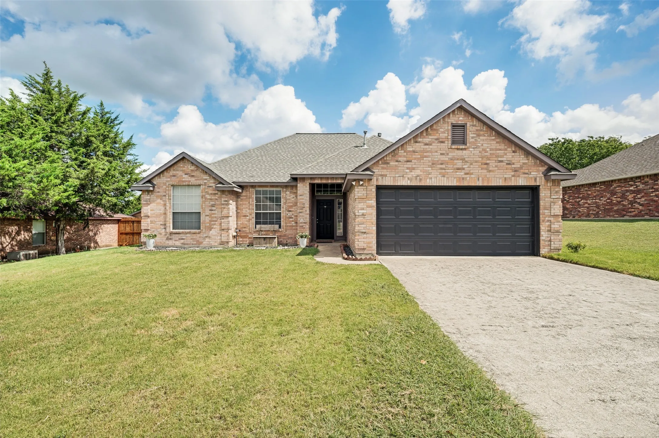 Single Family Residence For Sale in Wise County , 206 Ridge View Court, Decatur, Texas 76234, 3 Bedroom, 2 Bathroom, 2 Garage spaces, 1,470 Sqft, built in 2001, mls#21334233, Real Estate Agent in Decatur, Homes For Sale in Wise county, Homes For Sale in Decatur, Realtor in Decatur Texas, Real Estate Brokerage Independent Realty Texas, Luminita Cordes Realtor