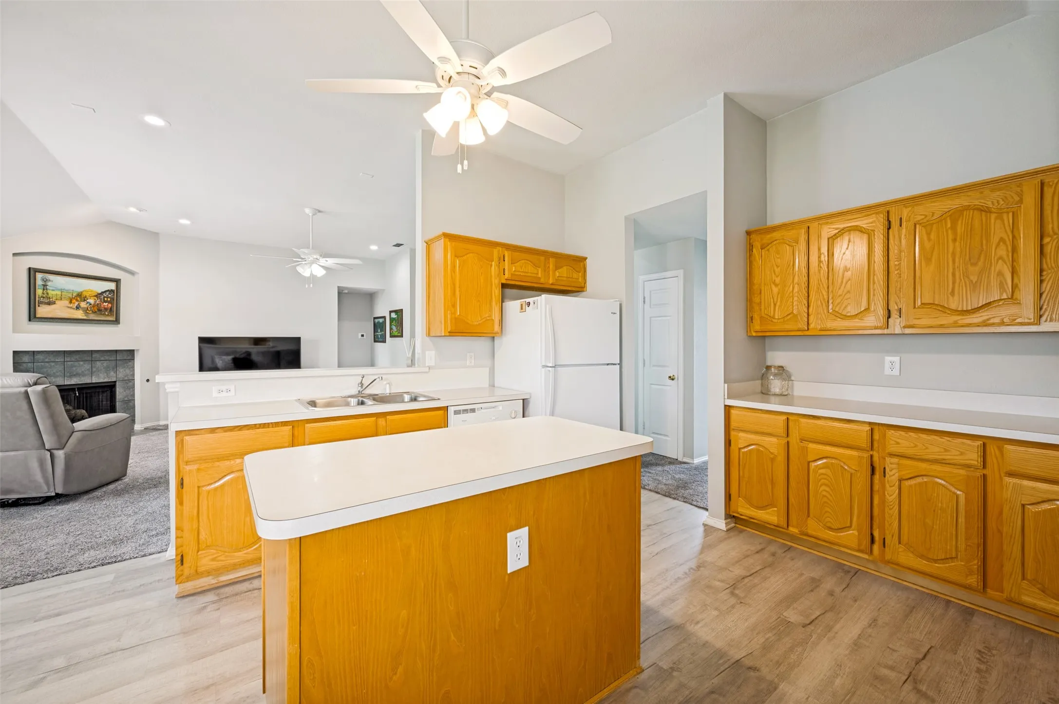Single Family Residence For Sale in Wise County , 206 Ridge View Court, Decatur, Texas 76234, 3 Bedroom, 2 Bathroom, 2 Garage spaces, 1,470 Sqft, built in 2001, mls#21334233, Real Estate Agent in Decatur, Homes For Sale in Wise county, Homes For Sale in Decatur, Realtor in Decatur Texas, Real Estate Brokerage Independent Realty Texas, Luminita Cordes Realtor