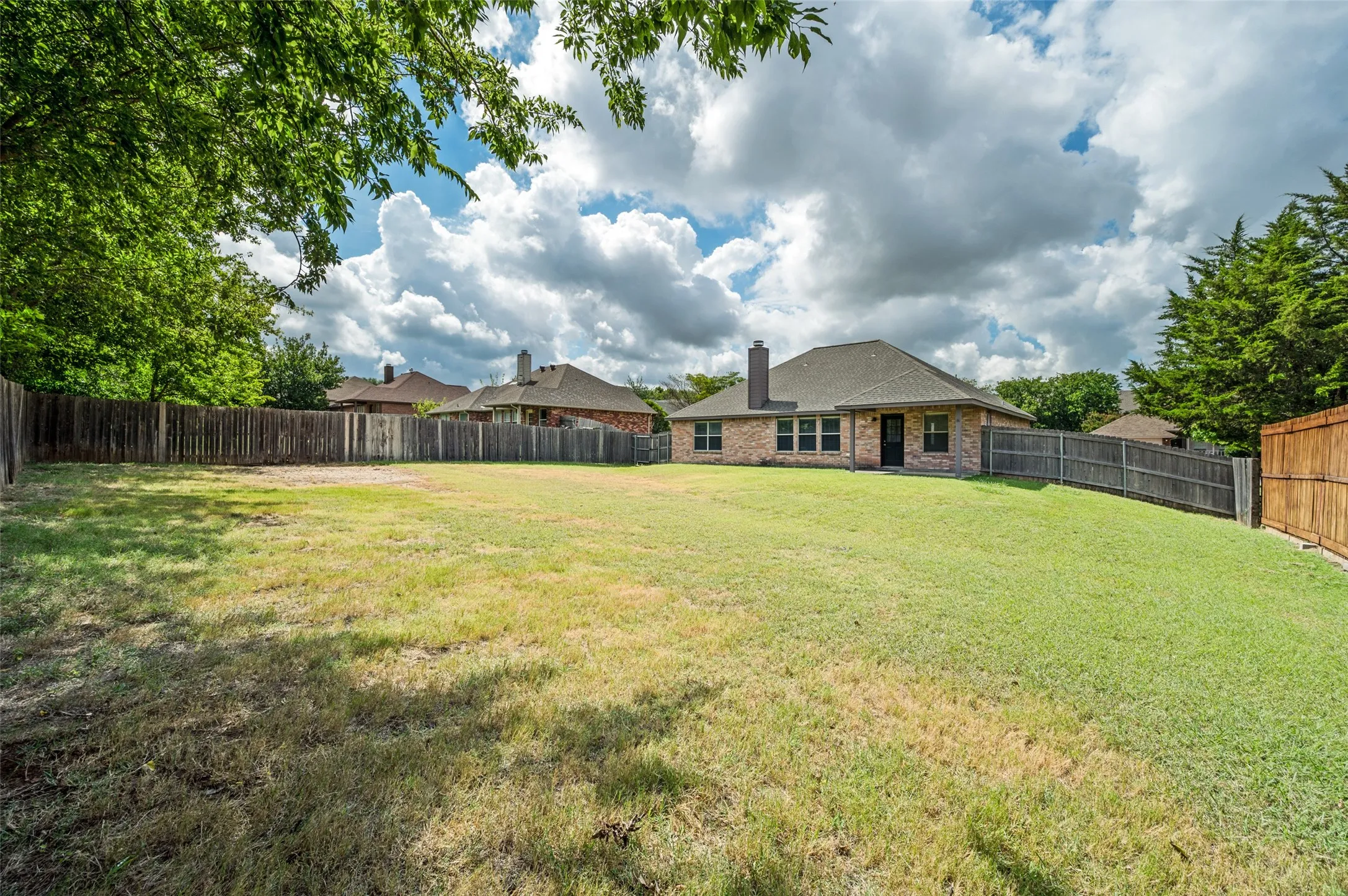Single Family Residence For Sale in Wise County , 206 Ridge View Court, Decatur, Texas 76234, 3 Bedroom, 2 Bathroom, 2 Garage spaces, 1,470 Sqft, built in 2001, mls#21334233, Real Estate Agent in Decatur, Homes For Sale in Wise county, Homes For Sale in Decatur, Realtor in Decatur Texas, Real Estate Brokerage Independent Realty Texas, Luminita Cordes Realtor