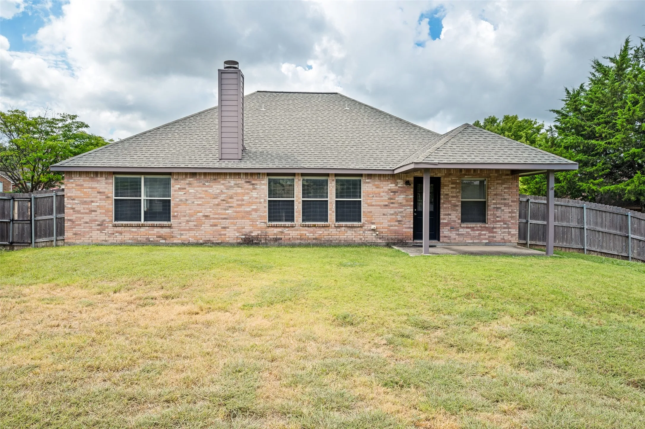 Single Family Residence For Sale in Wise County , 206 Ridge View Court, Decatur, Texas 76234, 3 Bedroom, 2 Bathroom, 2 Garage spaces, 1,470 Sqft, built in 2001, mls#21334233, Real Estate Agent in Decatur, Homes For Sale in Wise county, Homes For Sale in Decatur, Realtor in Decatur Texas, Real Estate Brokerage Independent Realty Texas, Luminita Cordes Realtor