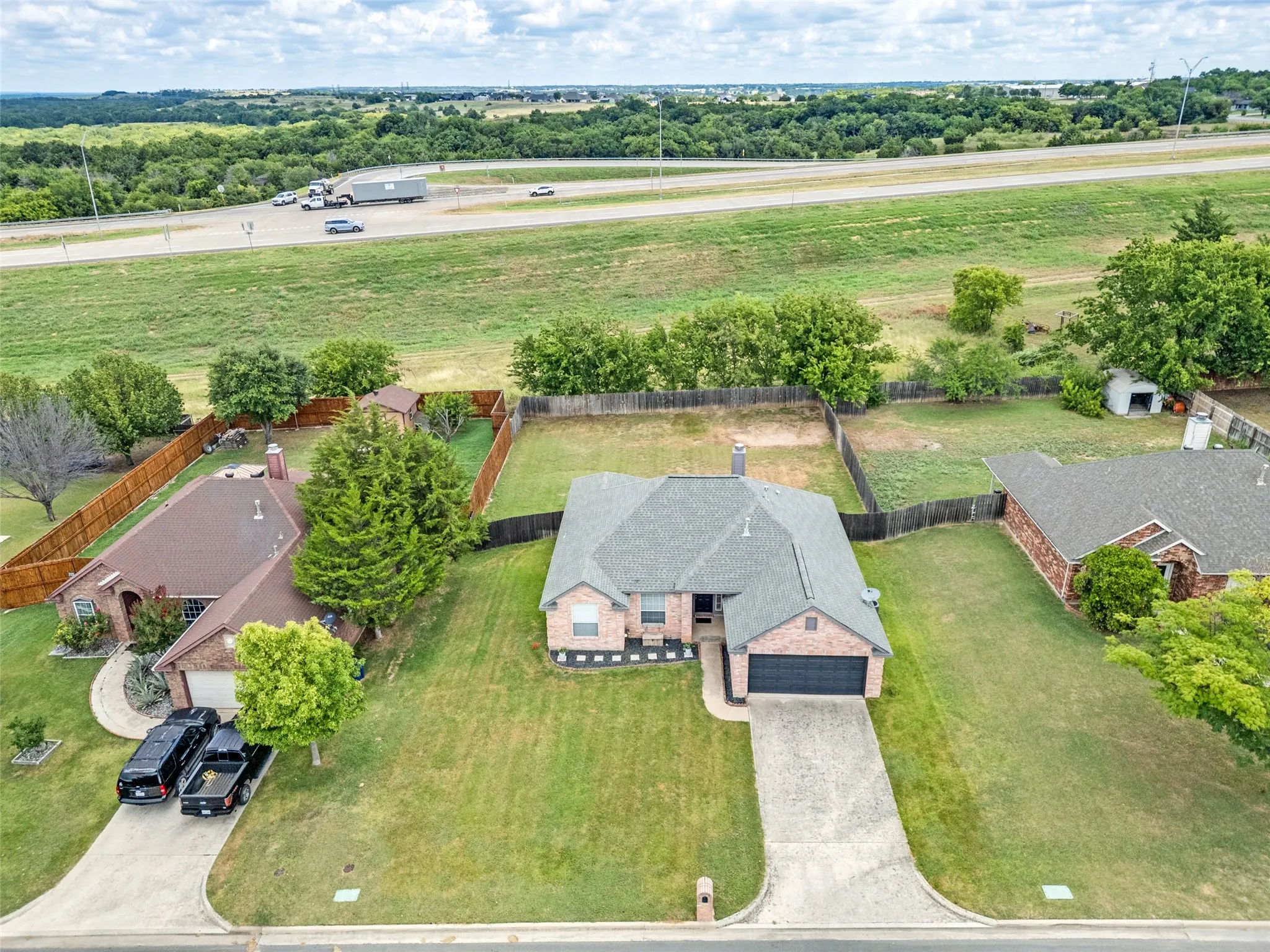 Single Family Residence For Sale in Wise County , 206 Ridge View Court, Decatur, Texas 76234, 3 Bedroom, 2 Bathroom, 2 Garage spaces, 1,470 Sqft, built in 2001, mls#21334233, Real Estate Agent in Decatur, Homes For Sale in Wise county, Homes For Sale in Decatur, Realtor in Decatur Texas, Real Estate Brokerage Independent Realty Texas, Luminita Cordes Realtor