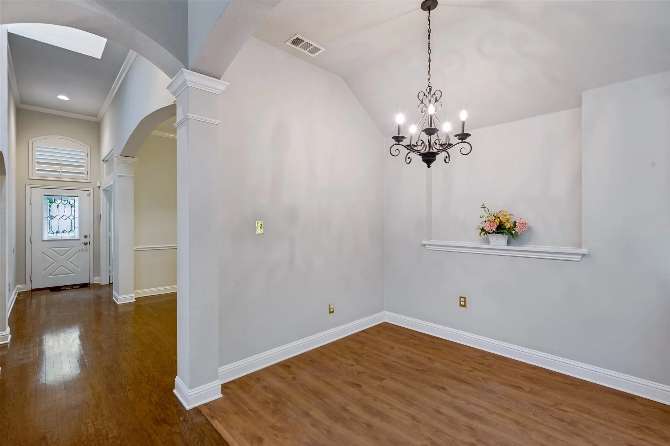 Single Family Residence For Sale in Collin County , 8012 Springmoss Drive, Plano, Texas 75025, 3 Bedroom, 2 Bathroom, 2 Garage spaces, 1,841 Sqft, built in 1998, mls#21335221, Real Estate Agent in Plano, Homes For Sale in Collin county, Homes For Sale in Plano, Realtor in Plano Texas, Real Estate Brokerage Independent Realty Texas, Luminita Cordes Realtor
