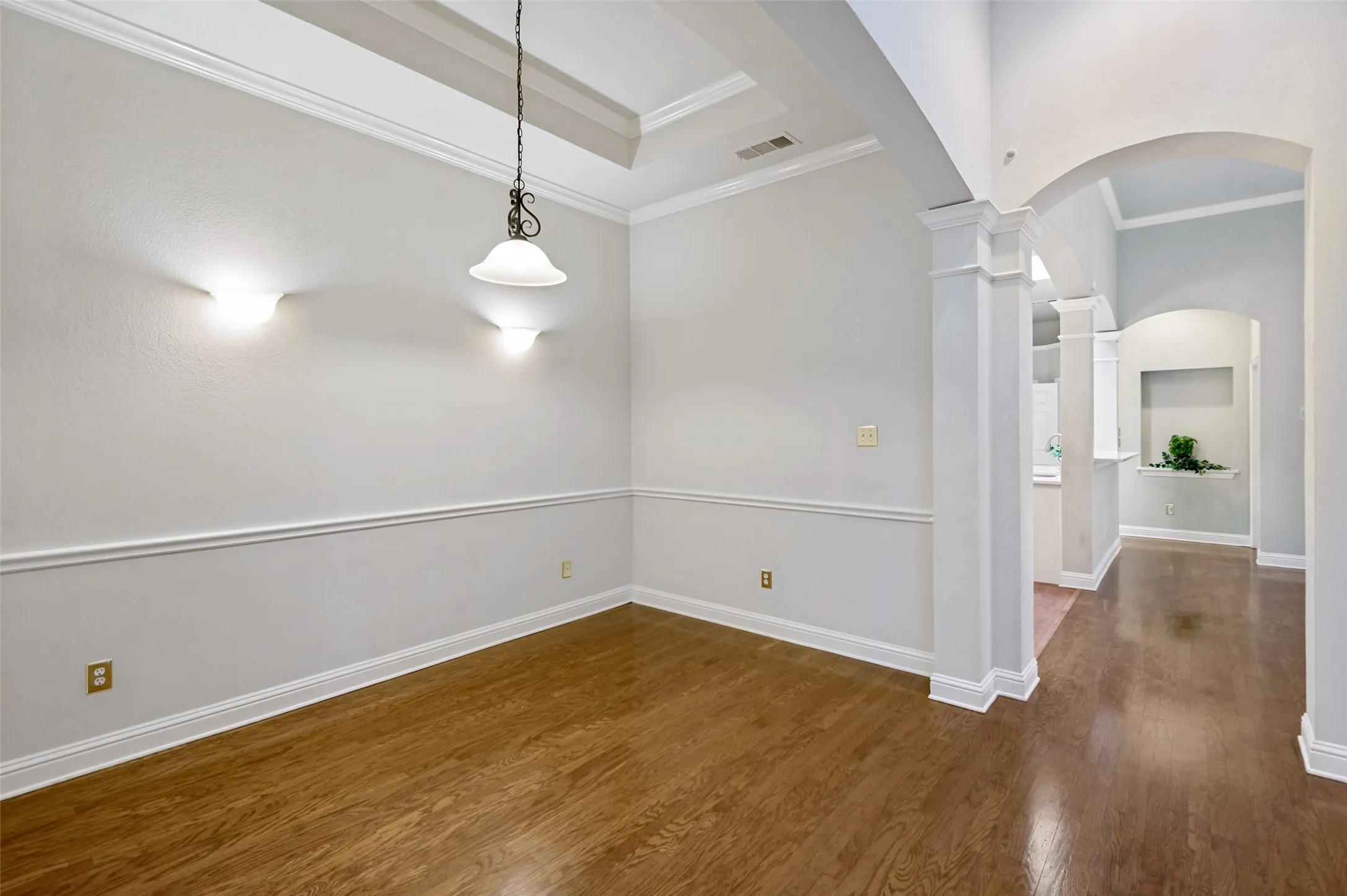 Beautiful flow to kitchen and main living area