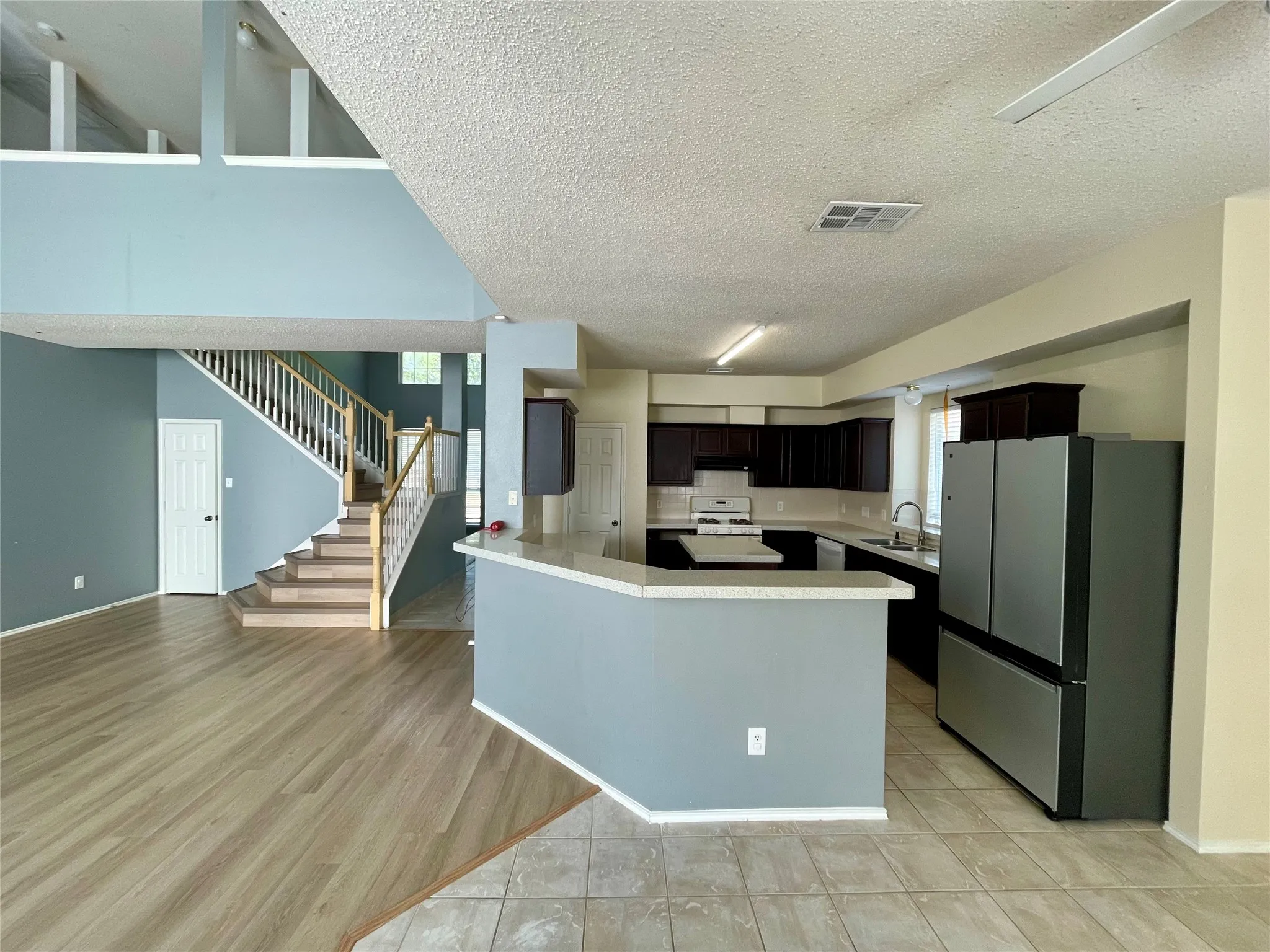 Single Family Residence For Rent in Denton County , 7520 Sunburst Trail, Denton, Texas 76210, 5 Bedroom, 3 Bathroom, 2 Garage spaces, 3,080 Sqft, built in 2001, mls#21333408, Real Estate Agent in Denton, Homes For Rent in Denton county, Homes For Rent in Denton, Realtor in Denton Texas, Real Estate Brokerage Independent Realty Texas, Luminita Cordes Realtor