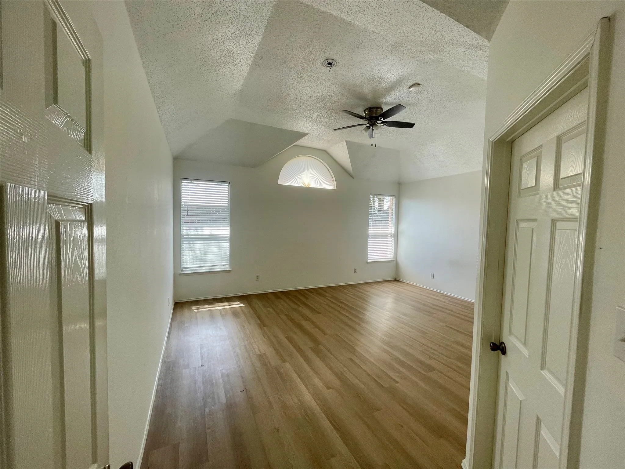 Single Family Residence For Rent in Denton County , 7520 Sunburst Trail, Denton, Texas 76210, 5 Bedroom, 3 Bathroom, 2 Garage spaces, 3,080 Sqft, built in 2001, mls#21333408, Real Estate Agent in Denton, Homes For Rent in Denton county, Homes For Rent in Denton, Realtor in Denton Texas, Real Estate Brokerage Independent Realty Texas, Luminita Cordes Realtor