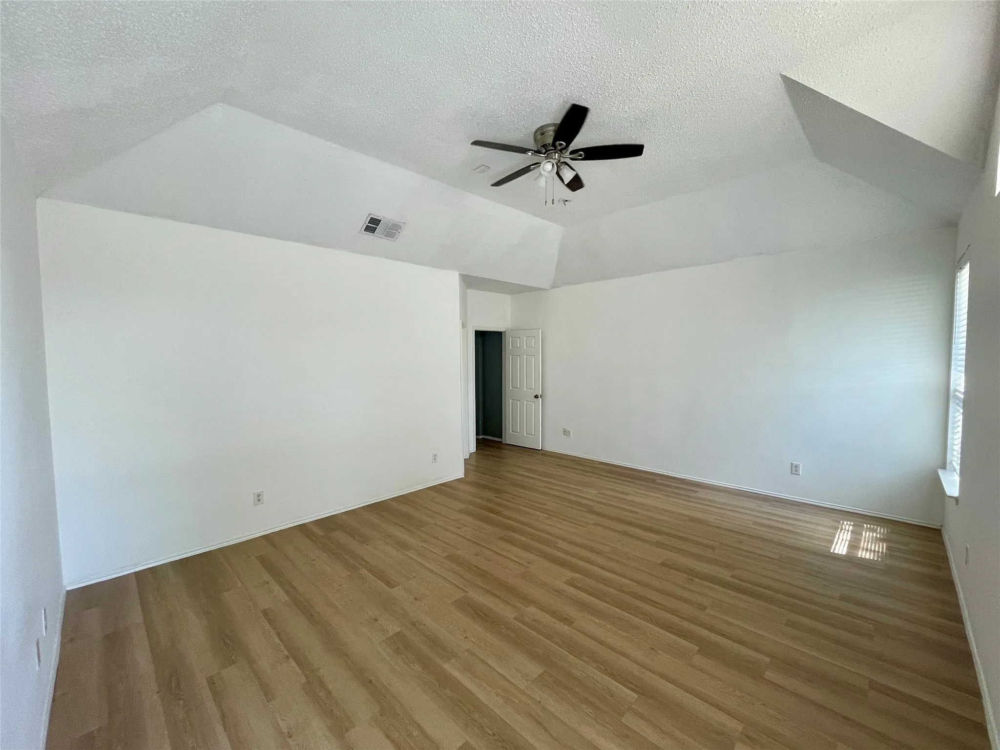 Single Family Residence For Rent in Denton County , 7520 Sunburst Trail, Denton, Texas 76210, 5 Bedroom, 3 Bathroom, 2 Garage spaces, 3,080 Sqft, built in 2001, mls#21333408, Real Estate Agent in Denton, Homes For Rent in Denton county, Homes For Rent in Denton, Realtor in Denton Texas, Real Estate Brokerage Independent Realty Texas, Luminita Cordes Realtor