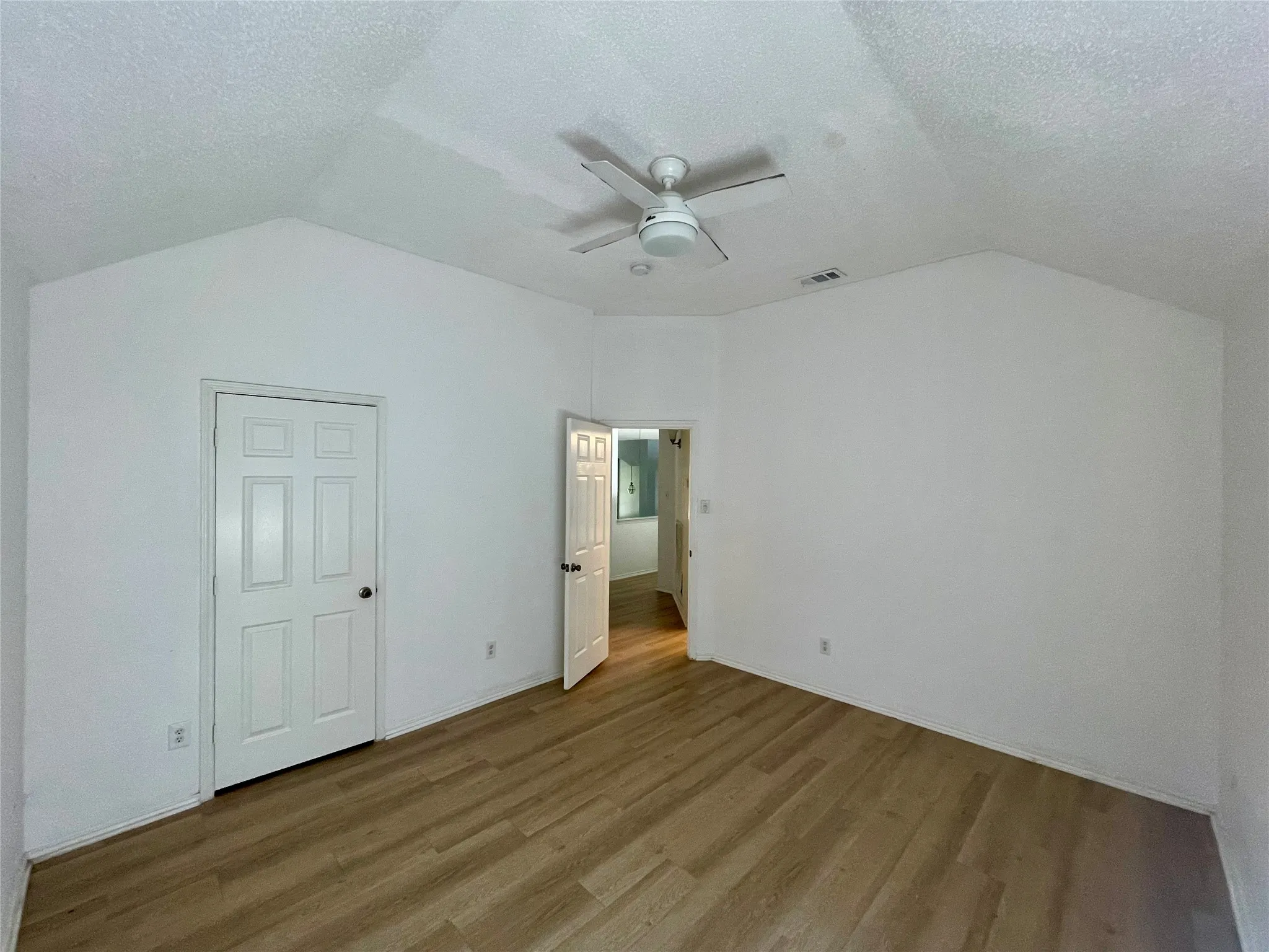 Single Family Residence For Rent in Denton County , 7520 Sunburst Trail, Denton, Texas 76210, 5 Bedroom, 3 Bathroom, 2 Garage spaces, 3,080 Sqft, built in 2001, mls#21333408, Real Estate Agent in Denton, Homes For Rent in Denton county, Homes For Rent in Denton, Realtor in Denton Texas, Real Estate Brokerage Independent Realty Texas, Luminita Cordes Realtor