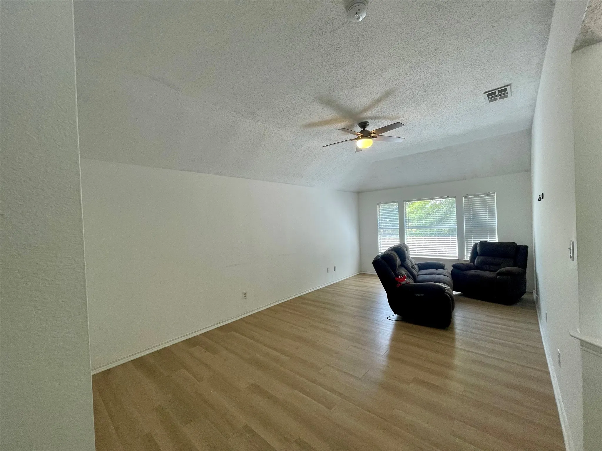Single Family Residence For Rent in Denton County , 7520 Sunburst Trail, Denton, Texas 76210, 5 Bedroom, 3 Bathroom, 2 Garage spaces, 3,080 Sqft, built in 2001, mls#21333408, Real Estate Agent in Denton, Homes For Rent in Denton county, Homes For Rent in Denton, Realtor in Denton Texas, Real Estate Brokerage Independent Realty Texas, Luminita Cordes Realtor