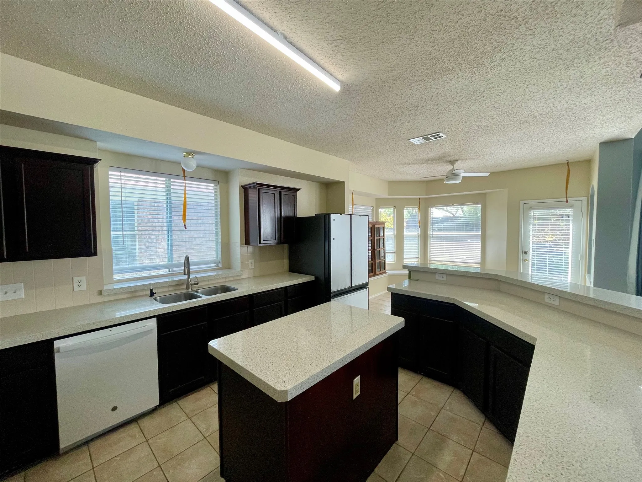 Single Family Residence For Rent in Denton County , 7520 Sunburst Trail, Denton, Texas 76210, 5 Bedroom, 3 Bathroom, 2 Garage spaces, 3,080 Sqft, built in 2001, mls#21333408, Real Estate Agent in Denton, Homes For Rent in Denton county, Homes For Rent in Denton, Realtor in Denton Texas, Real Estate Brokerage Independent Realty Texas, Luminita Cordes Realtor