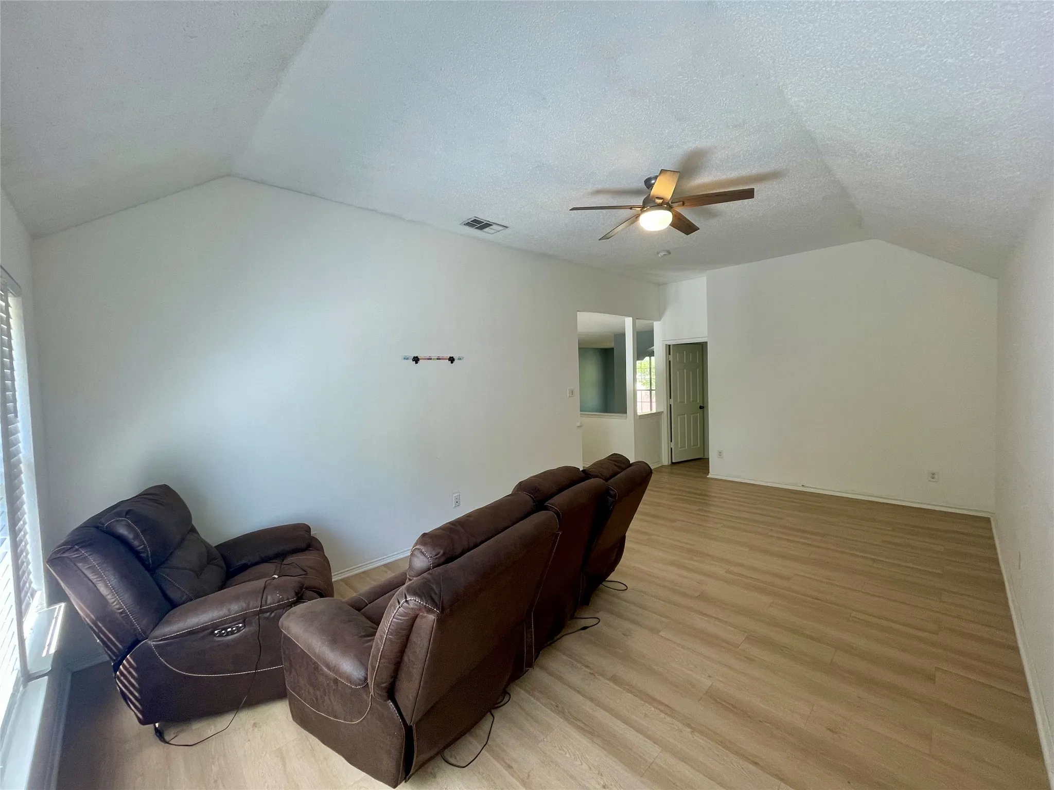 Single Family Residence For Rent in Denton County , 7520 Sunburst Trail, Denton, Texas 76210, 5 Bedroom, 3 Bathroom, 2 Garage spaces, 3,080 Sqft, built in 2001, mls#21333408, Real Estate Agent in Denton, Homes For Rent in Denton county, Homes For Rent in Denton, Realtor in Denton Texas, Real Estate Brokerage Independent Realty Texas, Luminita Cordes Realtor