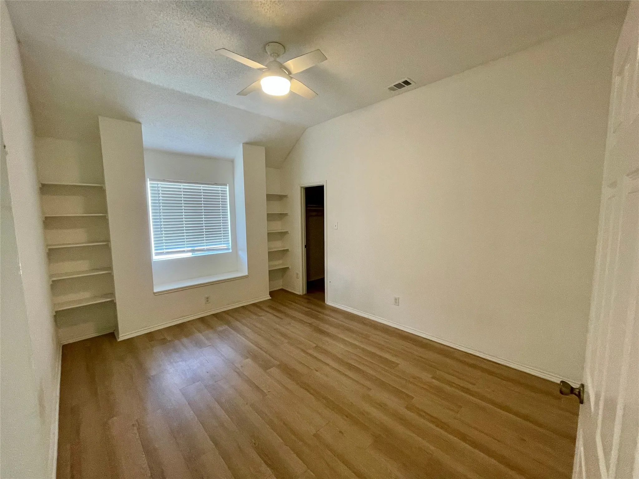 Single Family Residence For Rent in Denton County , 7520 Sunburst Trail, Denton, Texas 76210, 5 Bedroom, 3 Bathroom, 2 Garage spaces, 3,080 Sqft, built in 2001, mls#21333408, Real Estate Agent in Denton, Homes For Rent in Denton county, Homes For Rent in Denton, Realtor in Denton Texas, Real Estate Brokerage Independent Realty Texas, Luminita Cordes Realtor