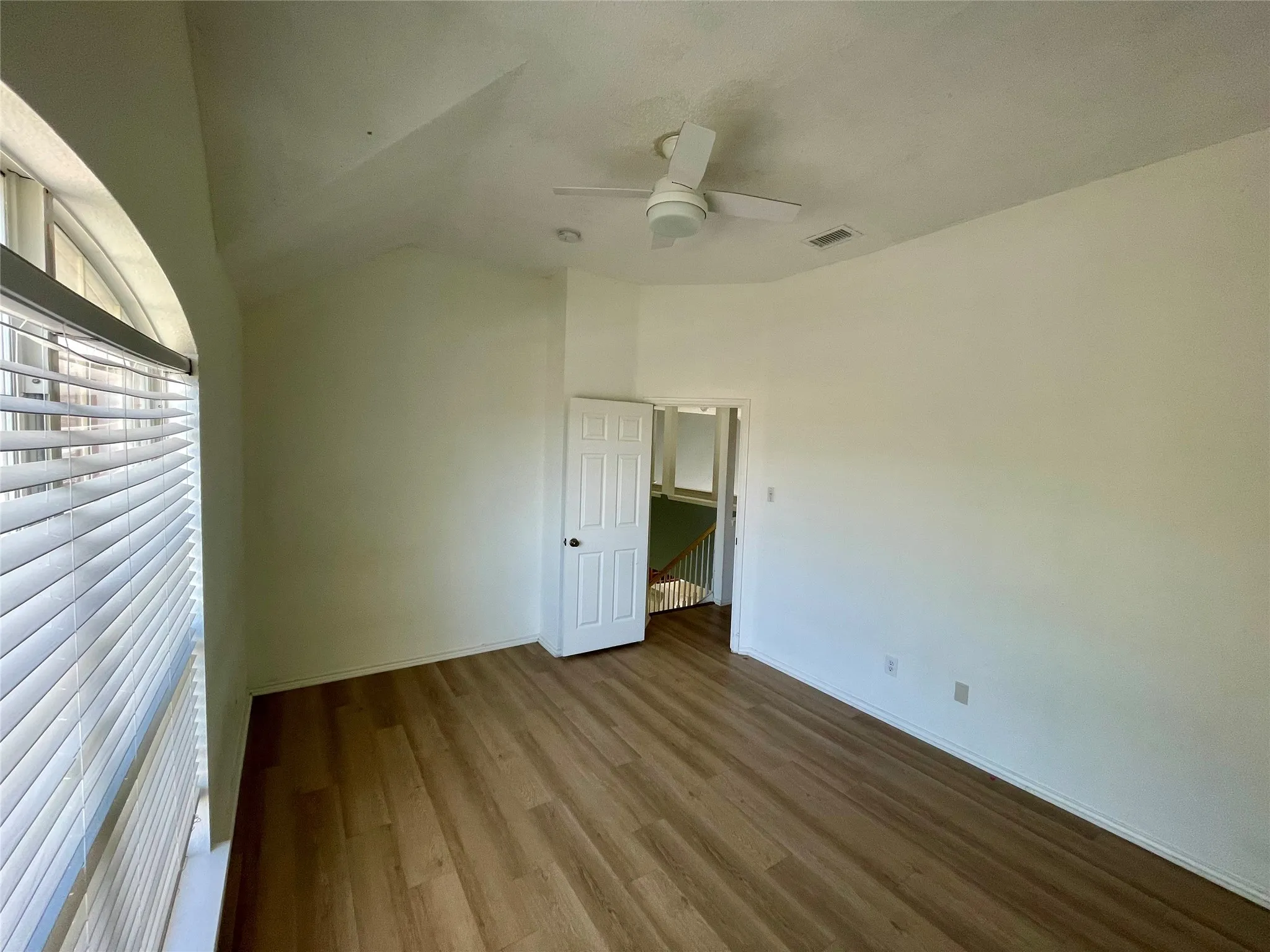 Single Family Residence For Rent in Denton County , 7520 Sunburst Trail, Denton, Texas 76210, 5 Bedroom, 3 Bathroom, 2 Garage spaces, 3,080 Sqft, built in 2001, mls#21333408, Real Estate Agent in Denton, Homes For Rent in Denton county, Homes For Rent in Denton, Realtor in Denton Texas, Real Estate Brokerage Independent Realty Texas, Luminita Cordes Realtor