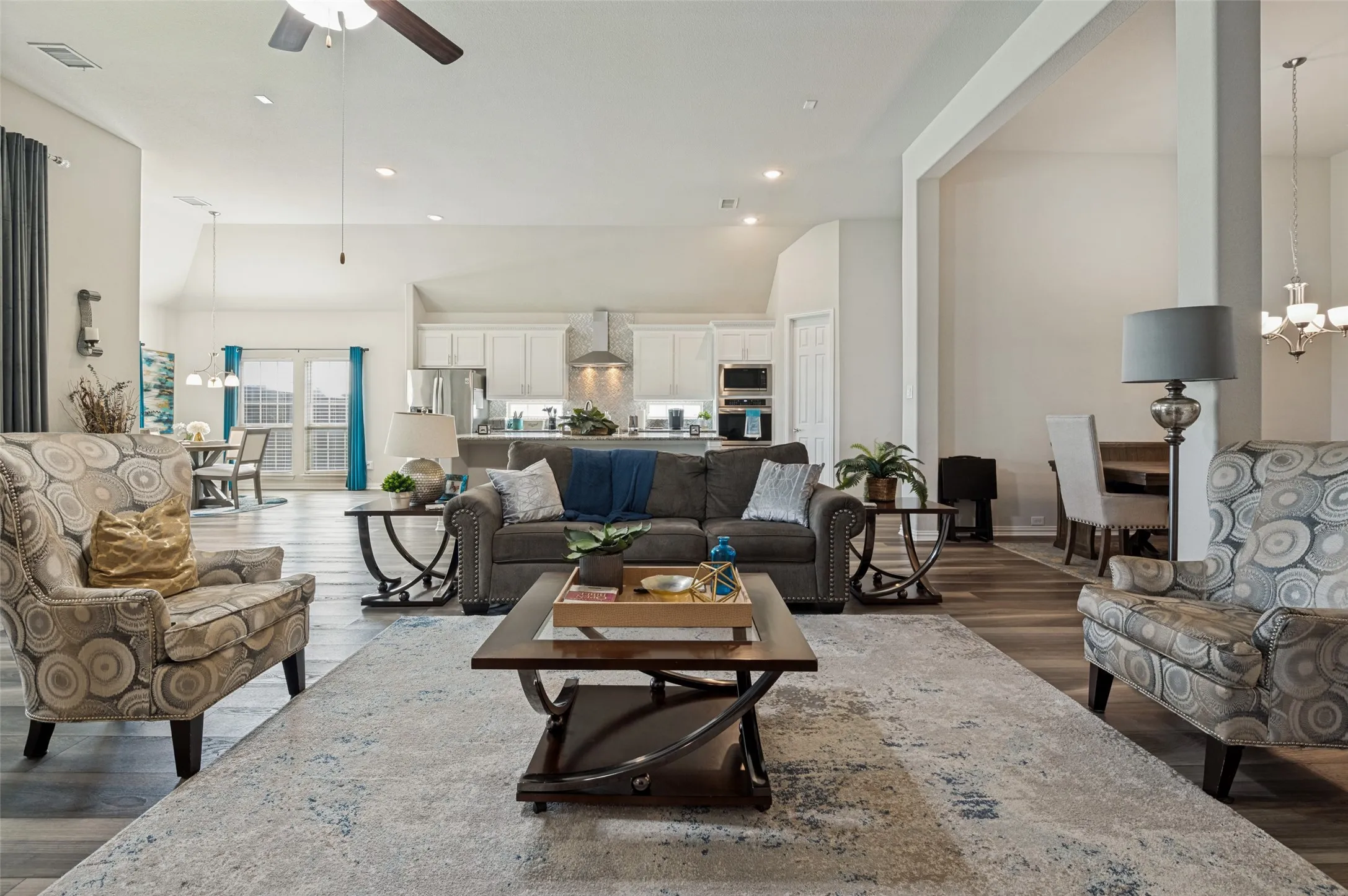 Single Family Residence For Sale in Ellis County , 217 Castle Creek Drive, Red Oak, Texas 75154, 3 Bedroom, 3 Bathroom, 3 Garage spaces, 3,879 Sqft, built in 2020, mls#21329205, Real Estate Agent in Red Oak, Homes For Sale in Ellis county, Homes For Sale in Red Oak, Realtor in Red Oak Texas, Real Estate Brokerage Independent Realty Texas, Luminita Cordes Realtor