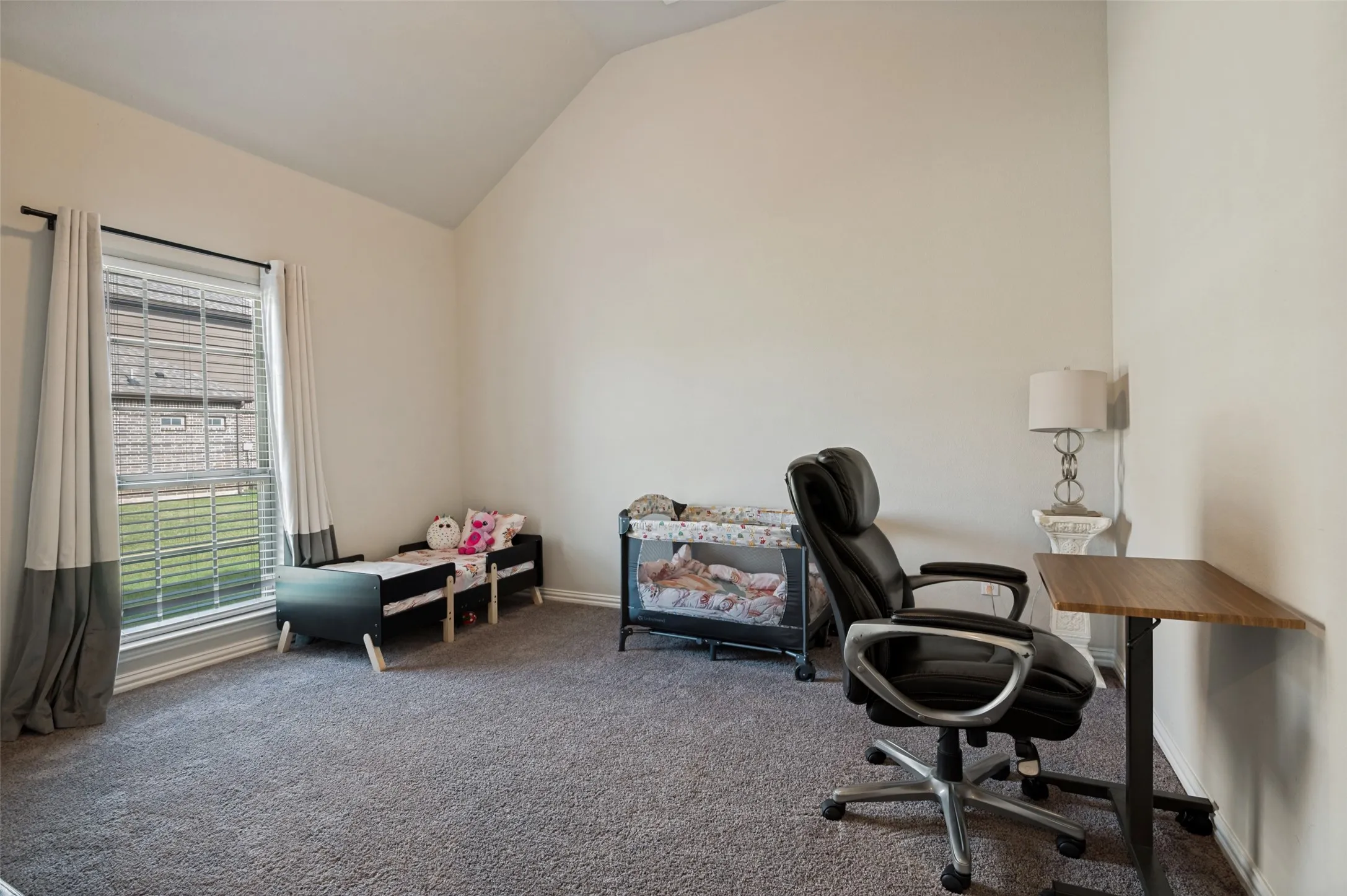 Single Family Residence For Sale in Ellis County , 217 Castle Creek Drive, Red Oak, Texas 75154, 3 Bedroom, 3 Bathroom, 3 Garage spaces, 3,879 Sqft, built in 2020, mls#21329205, Real Estate Agent in Red Oak, Homes For Sale in Ellis county, Homes For Sale in Red Oak, Realtor in Red Oak Texas, Real Estate Brokerage Independent Realty Texas, Luminita Cordes Realtor